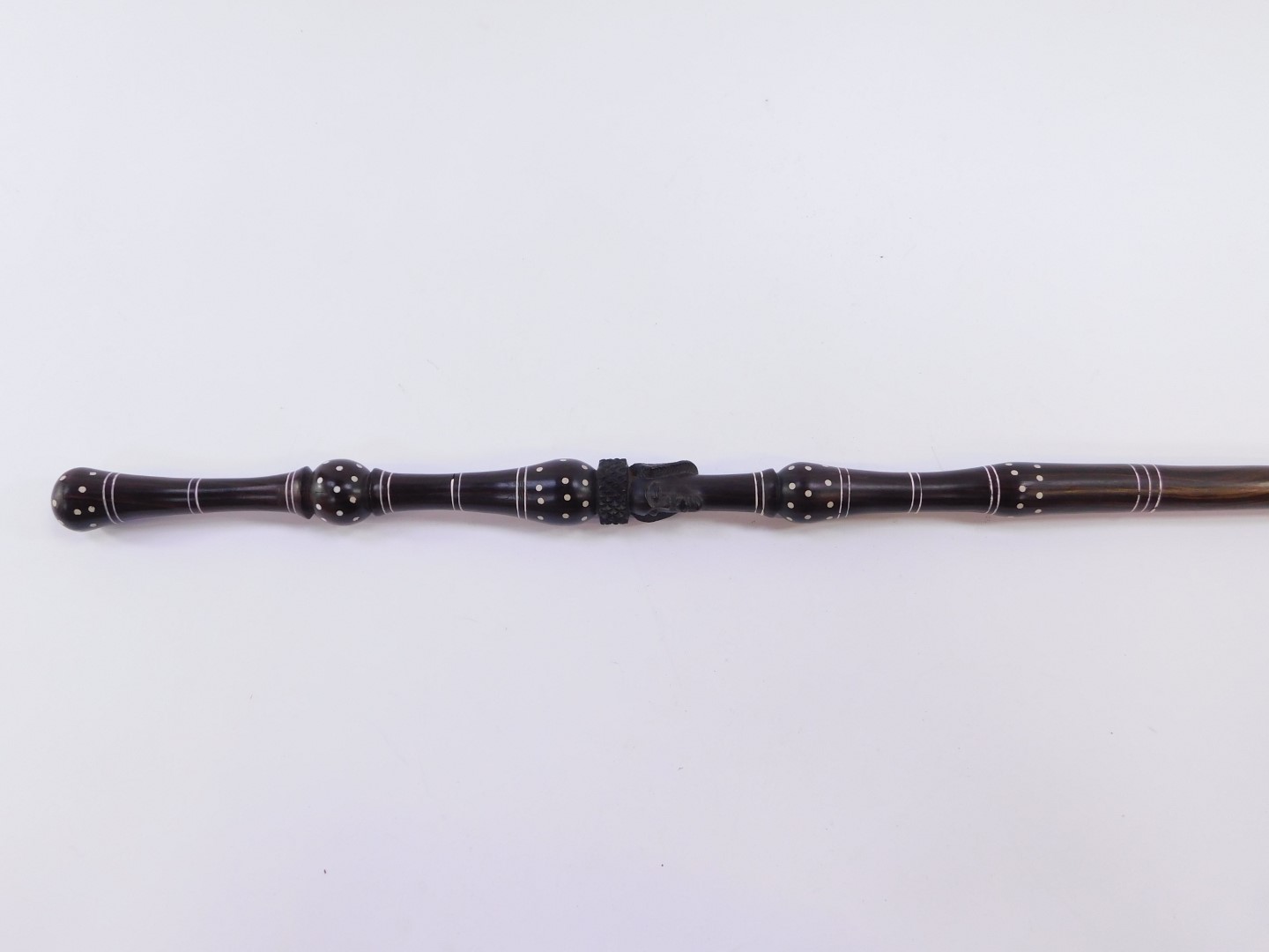 A Northern Mozambique chief's ebony walking stick, with ivory banded and dot inlay, carved with a - Bild 2 aus 5