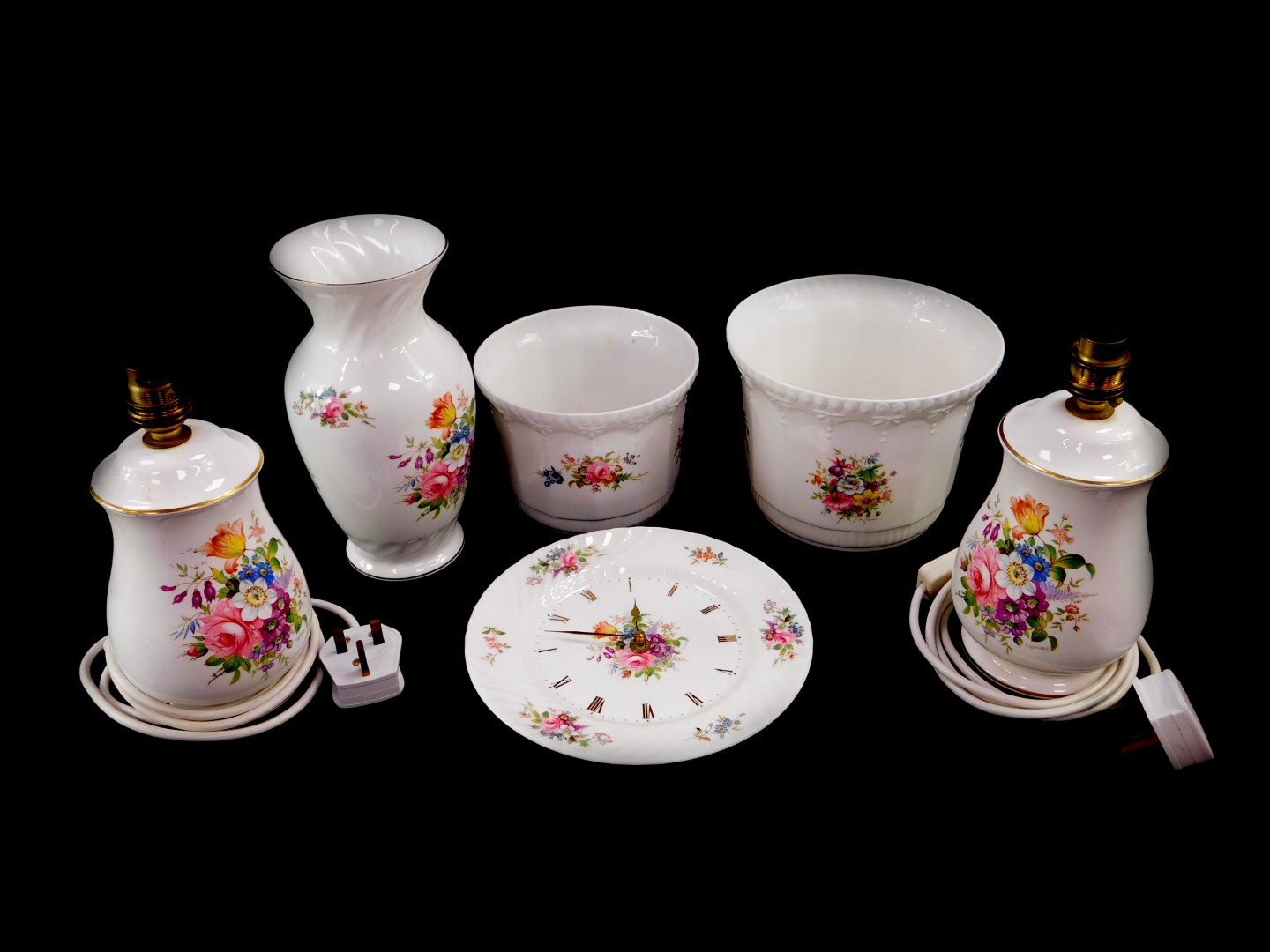 A group of Aynsley porcelain decorated in the Howard Sprays pattern, comprising a pair of table