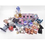 Star Wars collectables, to include figurines stampers, key rings, R2-D2 fruit jelly tins, badges,