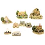 Various Lilliput Lane cottages, to include Shades of Summer 16cm wide, Gardeners Cottage, etc. (9)