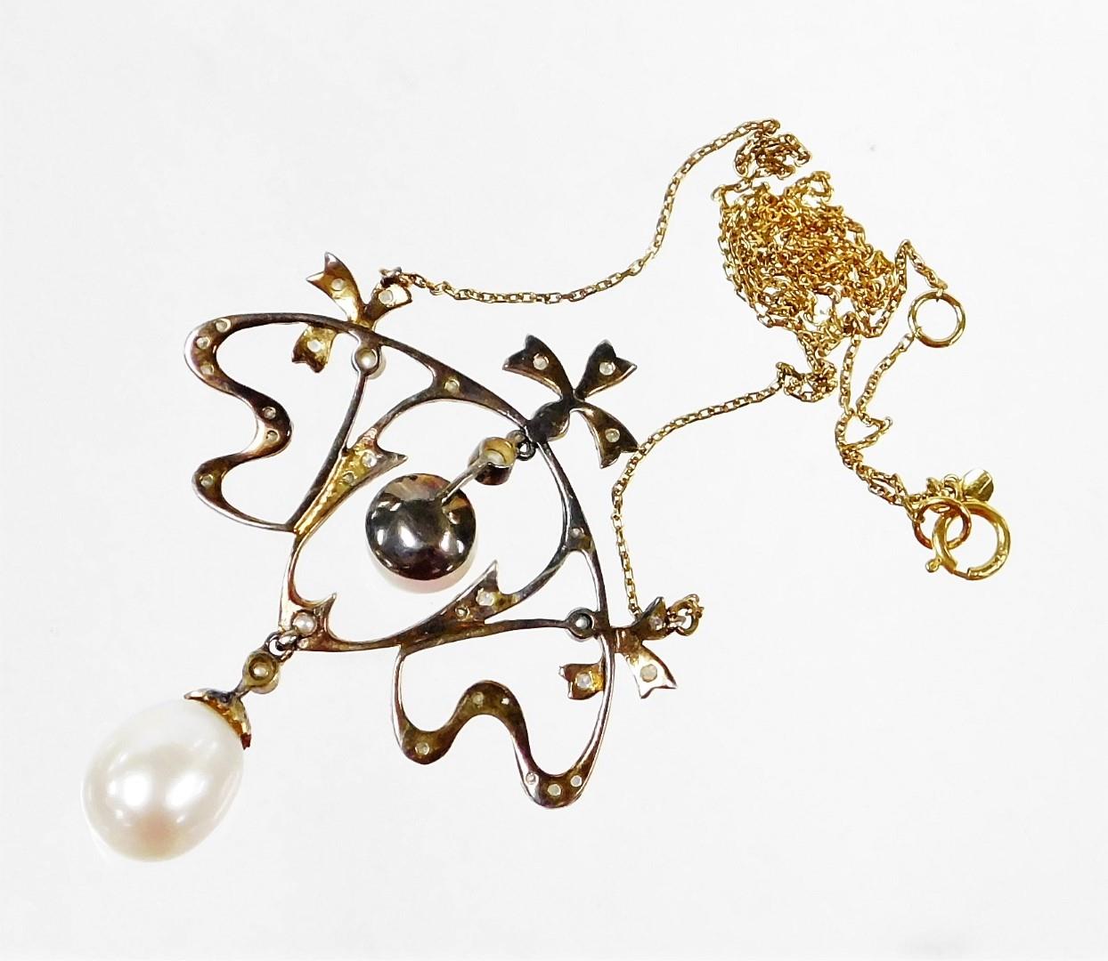 An ornate diamond and pearl necklace, in Belle Epoque style with bows and sprays, set with tiny - Image 3 of 3