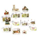 Various Lilliput Lane cottages, to include Heading Home For Christmas 10cm wide, Christmas At The