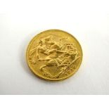 An Edward VII full gold sovereign 1910, 8.0g.