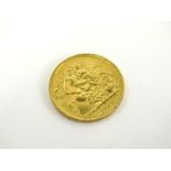 An Elizabeth II full gold sovereign 1963, 8.0g.