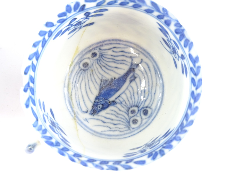 A Chinese export blue and white plate, decorated with geese, bamboo and a terrace, in blue within - Image 4 of 4