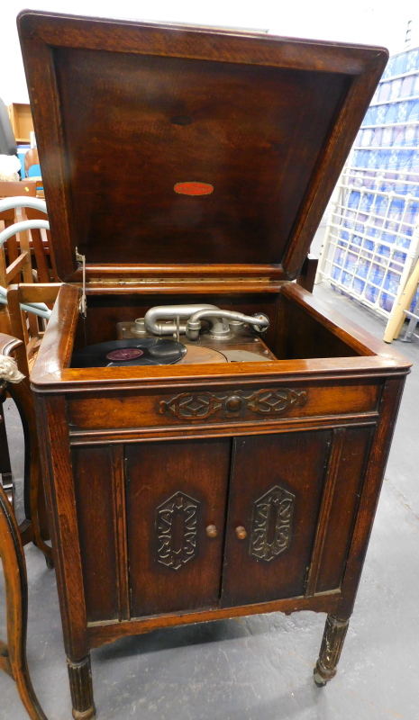 A The Kings-Tone wind up gramophone, in oak case, (AF).