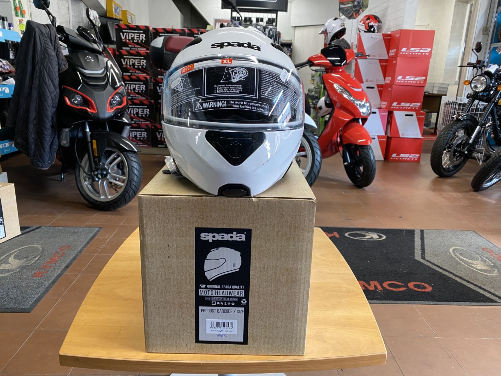 Spada Reveal White X-Large Helmet - Moto Headwear - Motorcycle / Motorbike Helmet - RRP £80.00
