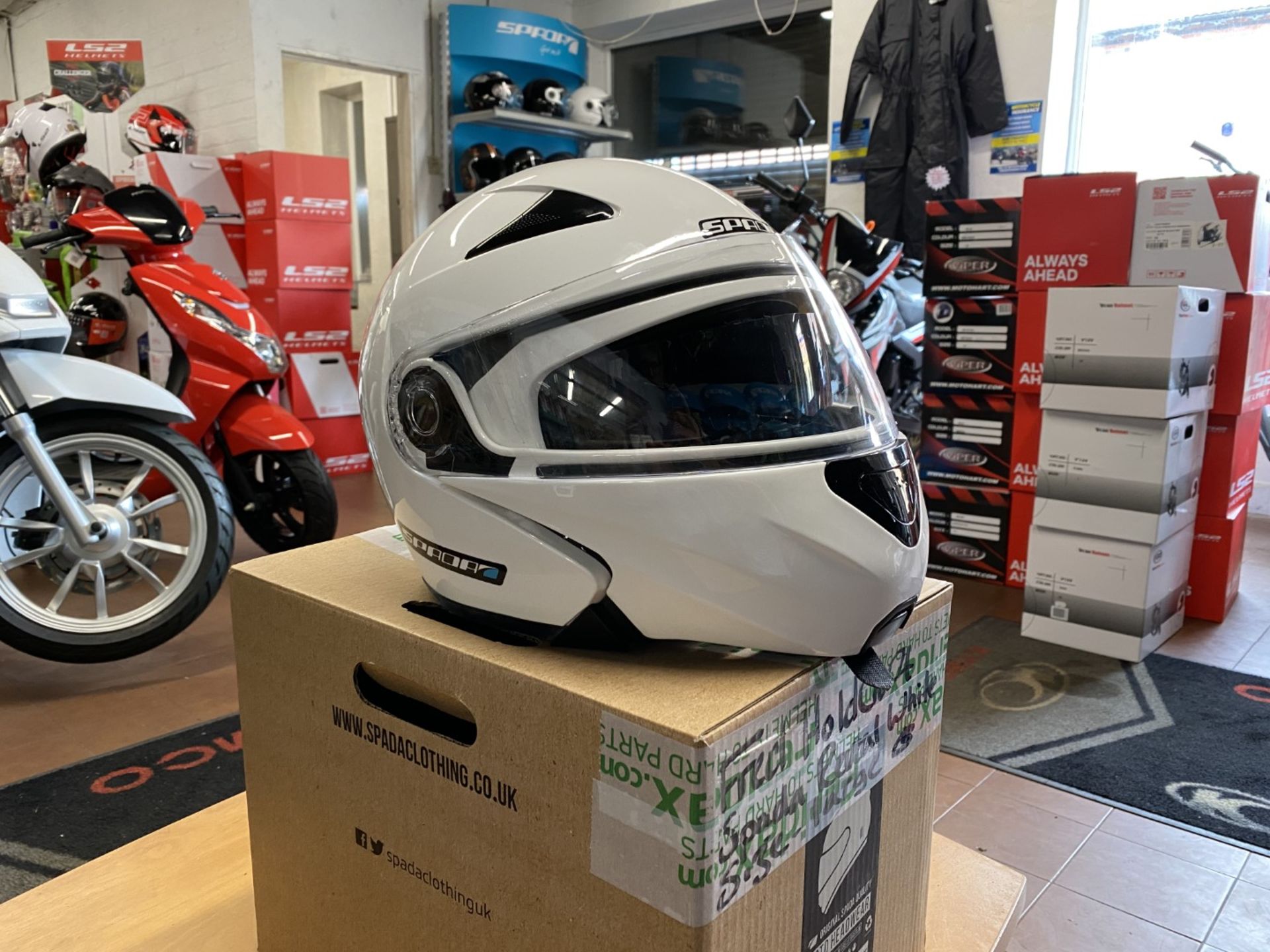 Spada Reveal White Large Helmet - Moto Headwear - Motorcycle / Motorbike Helmet - RRP £80.00 - Image 3 of 5