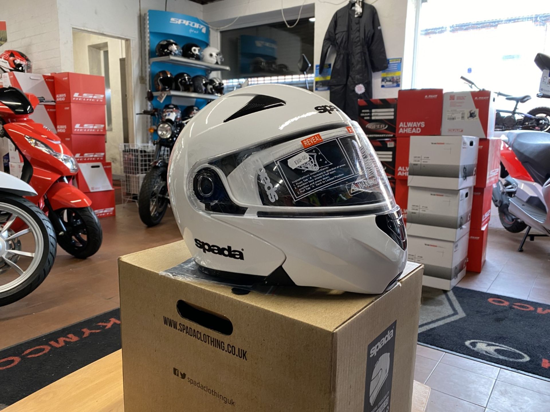 Spada Reveal White X-Large Helmet - Moto Headwear - Motorcycle / Motorbike Helmet - RRP £80.00 - Image 3 of 5