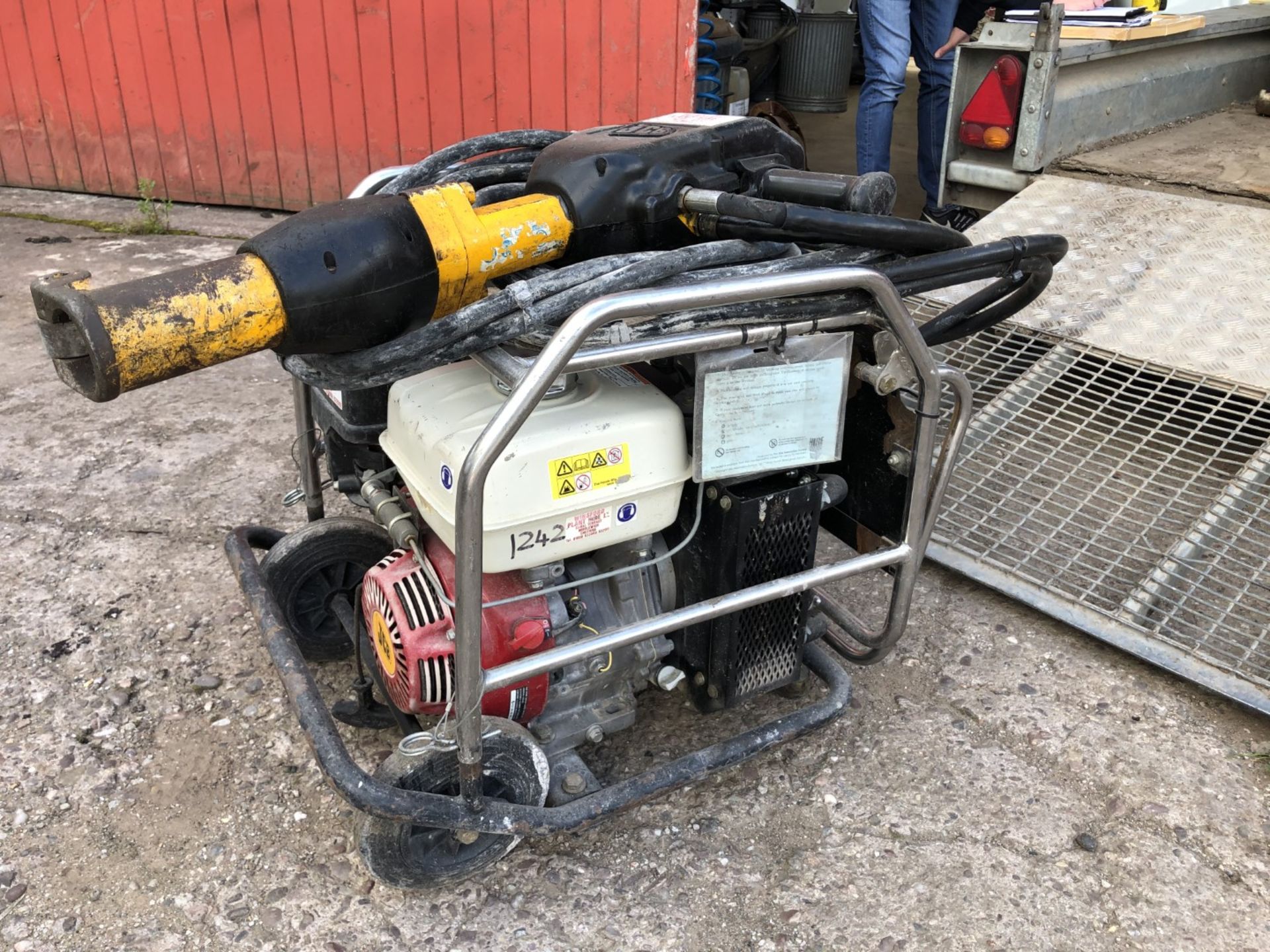 JCB Beaver Powerpack with hydraulic breaker attachment - NOT TESTED