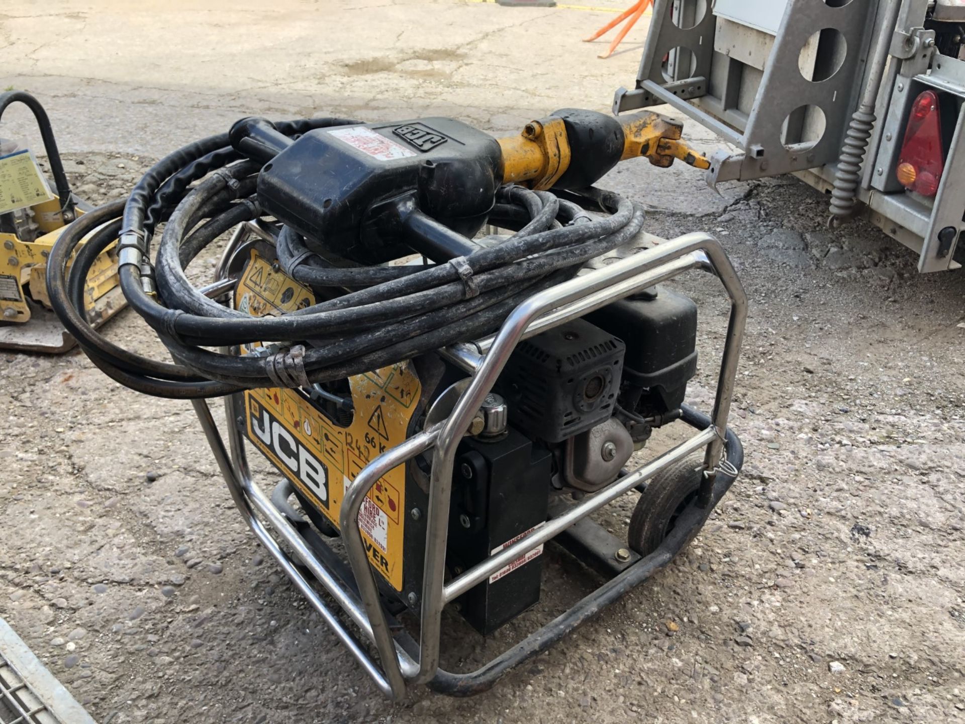 JCB Beaver Powerpack with hydraulic breaker attachment - NOT TESTED - Image 2 of 3
