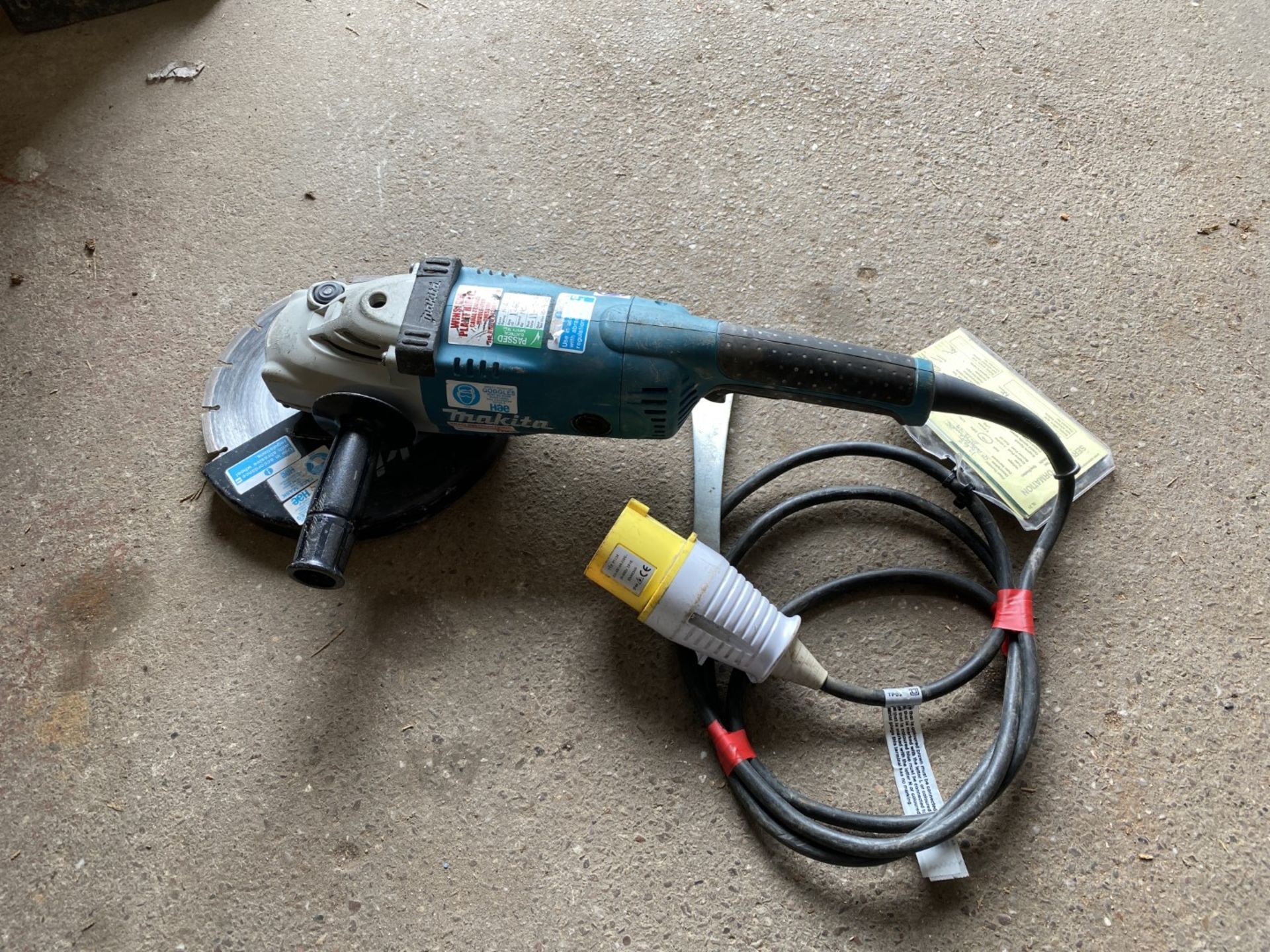 Makita GA9020 angle grinder, 110v - NOT TESTED