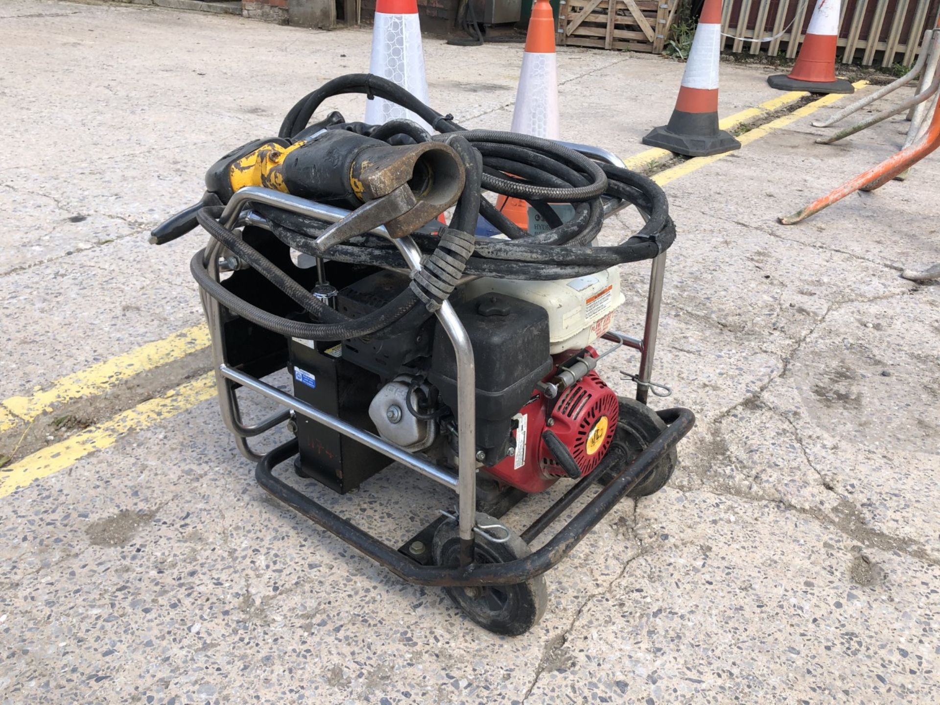 JCB Beaver Powerpack with hydraulic breaker attachment - NOT TESTED