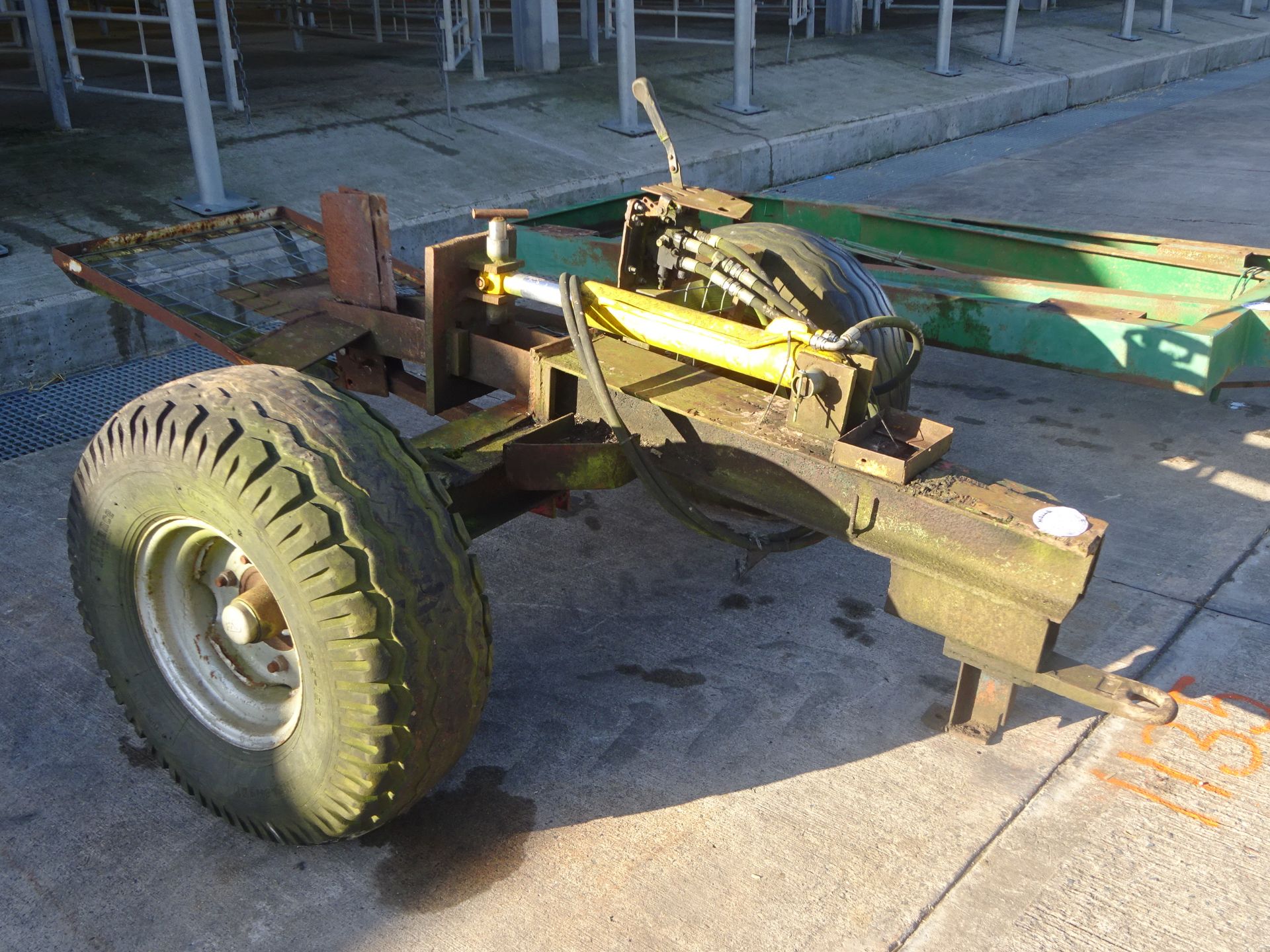 LOG SPLITTER ON SINGLE AXLE CHASSIS