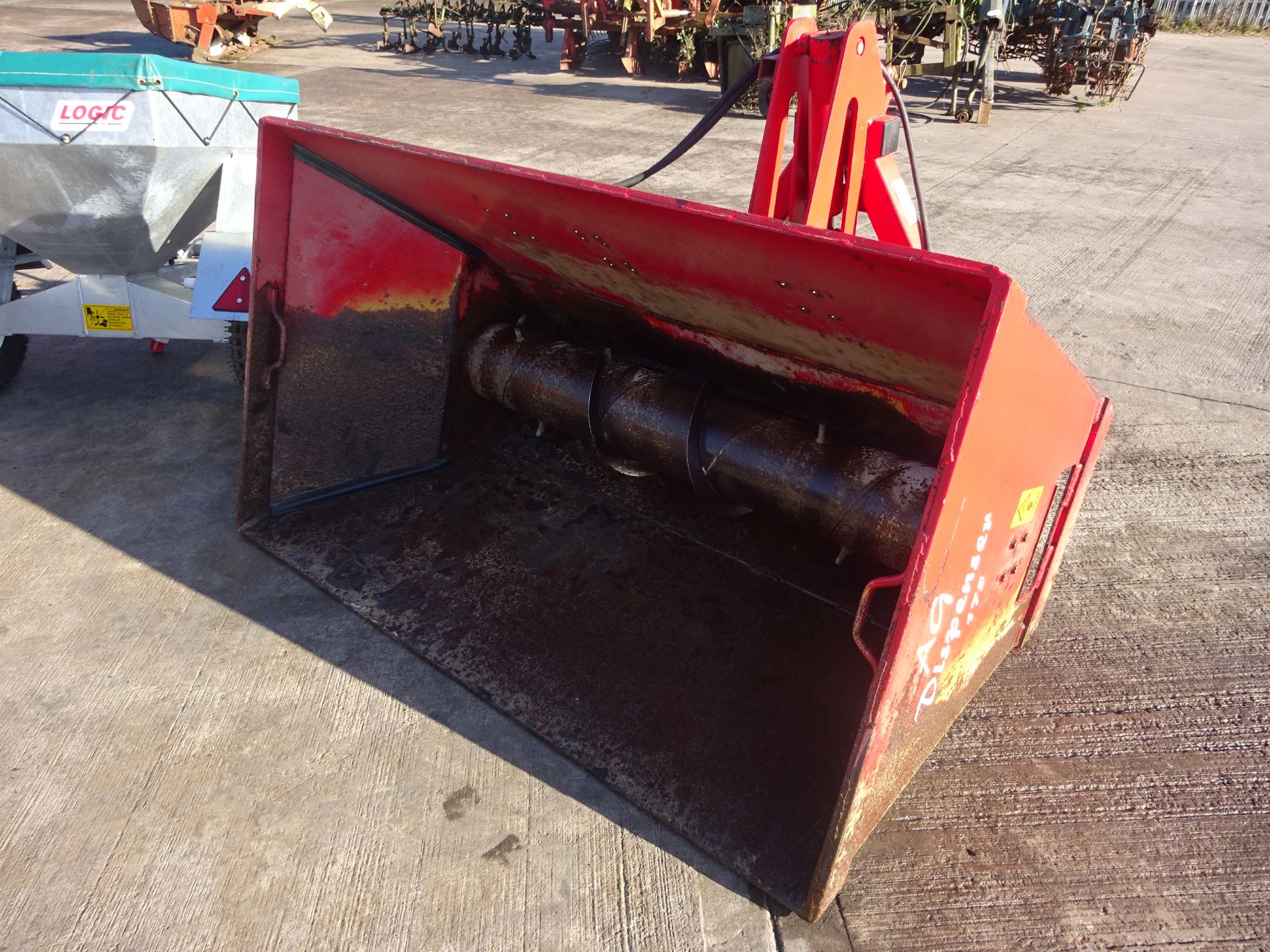 AG 175 SAND/SAWDUST DISPENSER