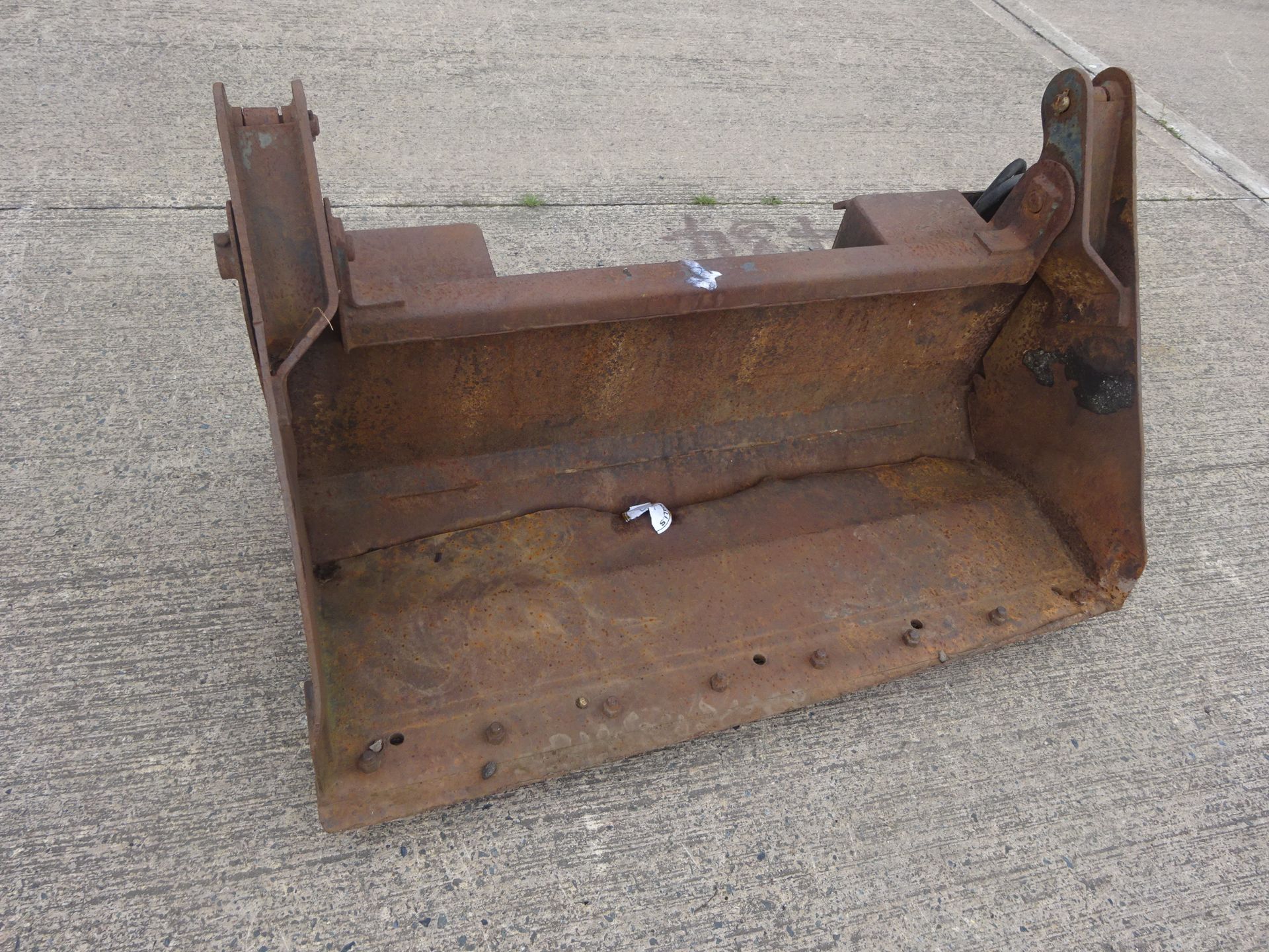 SKID STEER CLAM SHELL BUCKET 4FT WIDE - Image 2 of 2