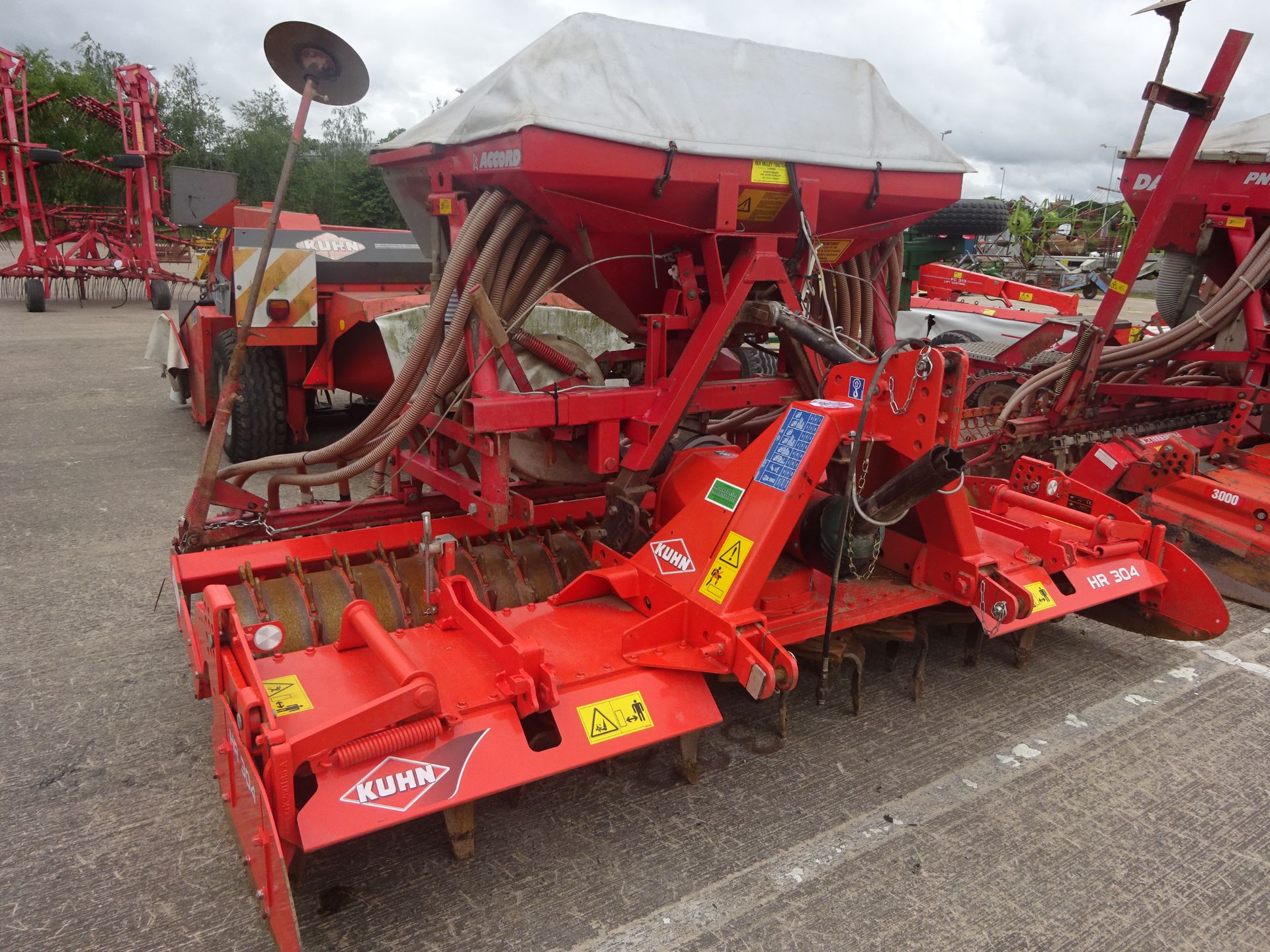 KV ACCORD DRILL + 304 KUHN POWER HARROW