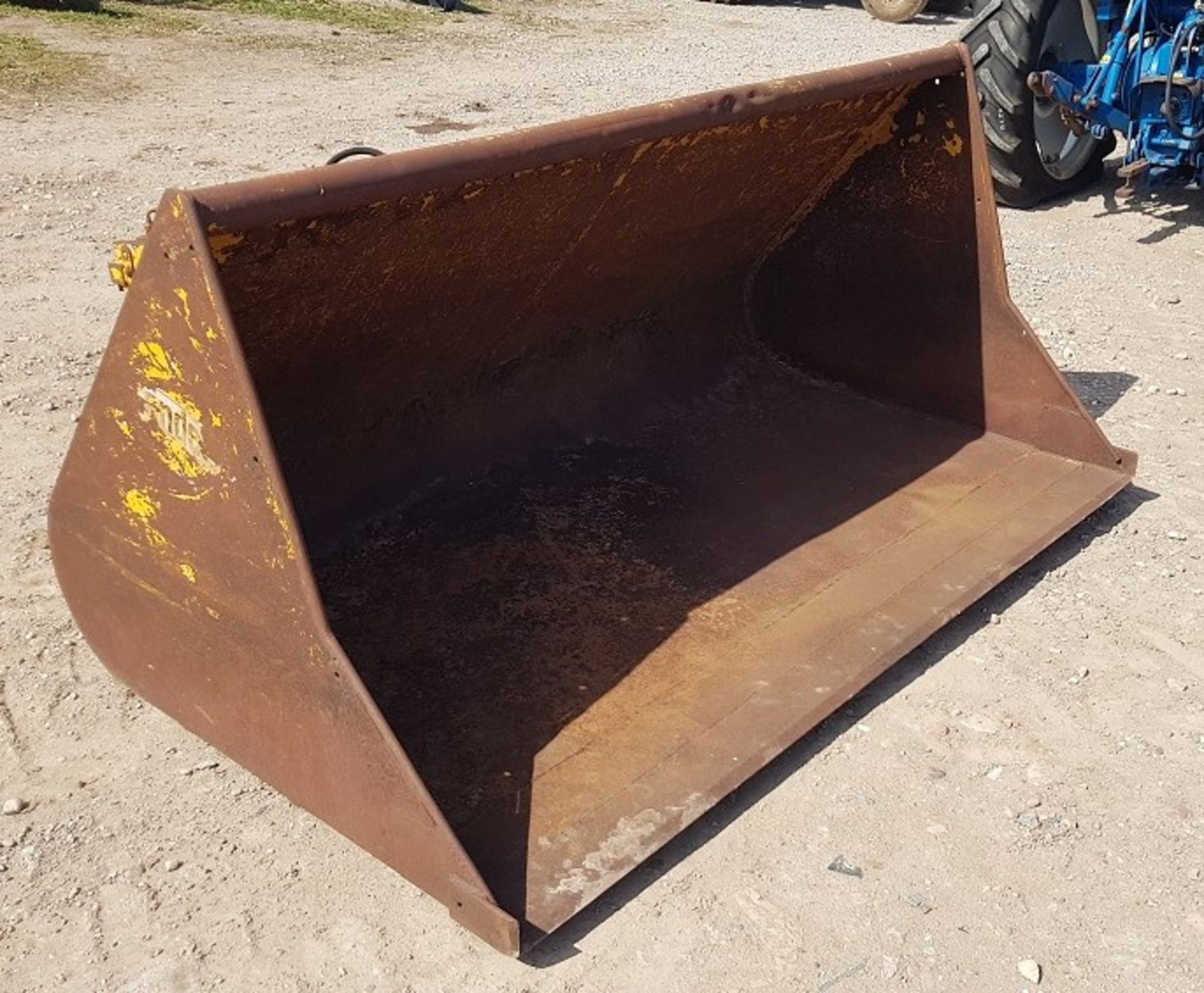 8FT SANDERSON TIP GRAIN BUCKET - Image 4 of 6