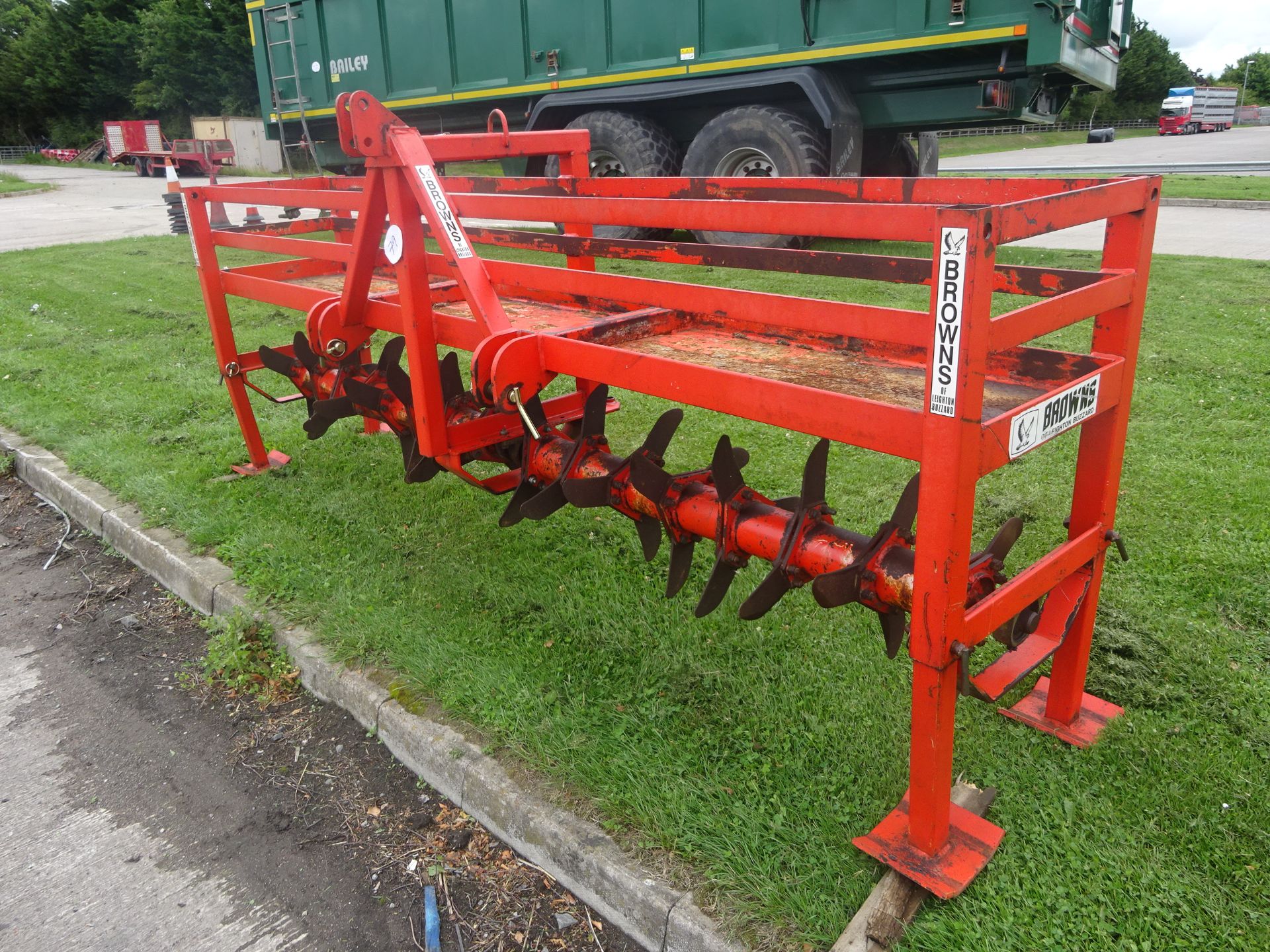 BROWNS 3 MTR AERATOR