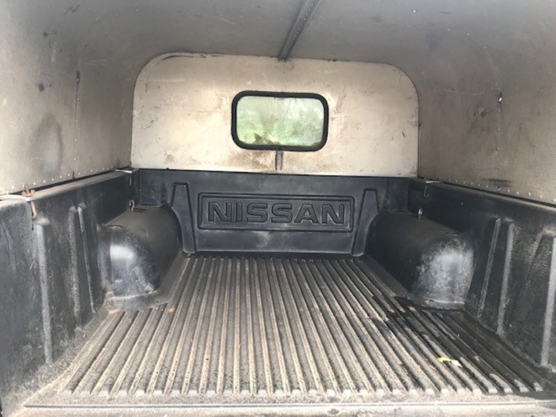 TWIN AXLE RIGID BODY NISSAN PICKUP - 2004 DIESEL - 4 DOOR WITH FULL BACK COVER- 6DISC CD PLAYER - Image 5 of 11