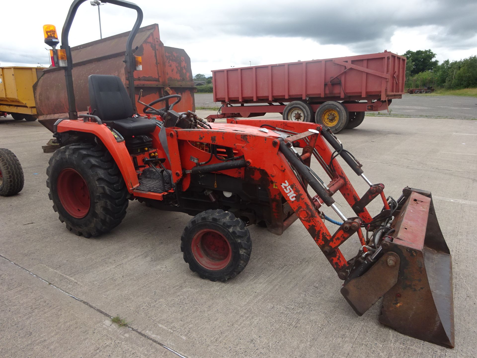 KUBOTA STV 32 TRACTOR C/W LEWIS LOADER GWO