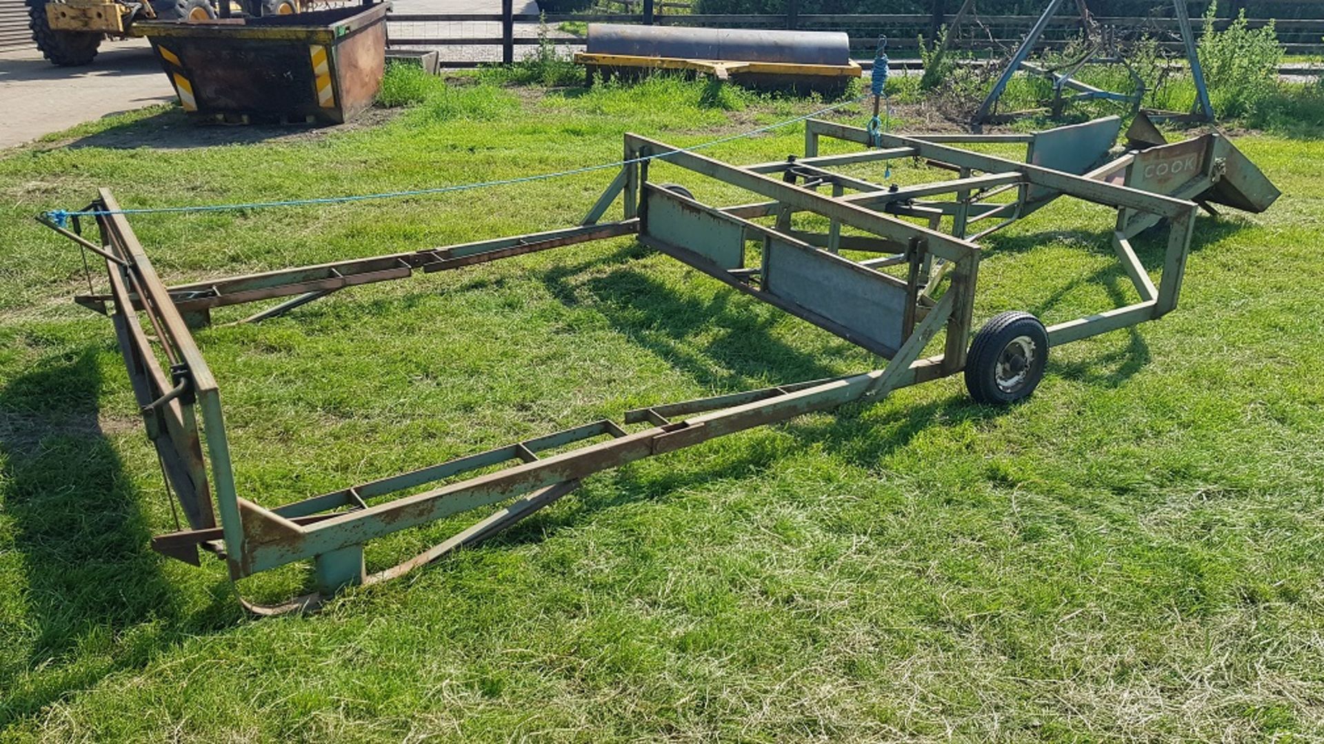 COOKS FLAT 8 WINDROWER BALE SLEDGE - Image 4 of 4