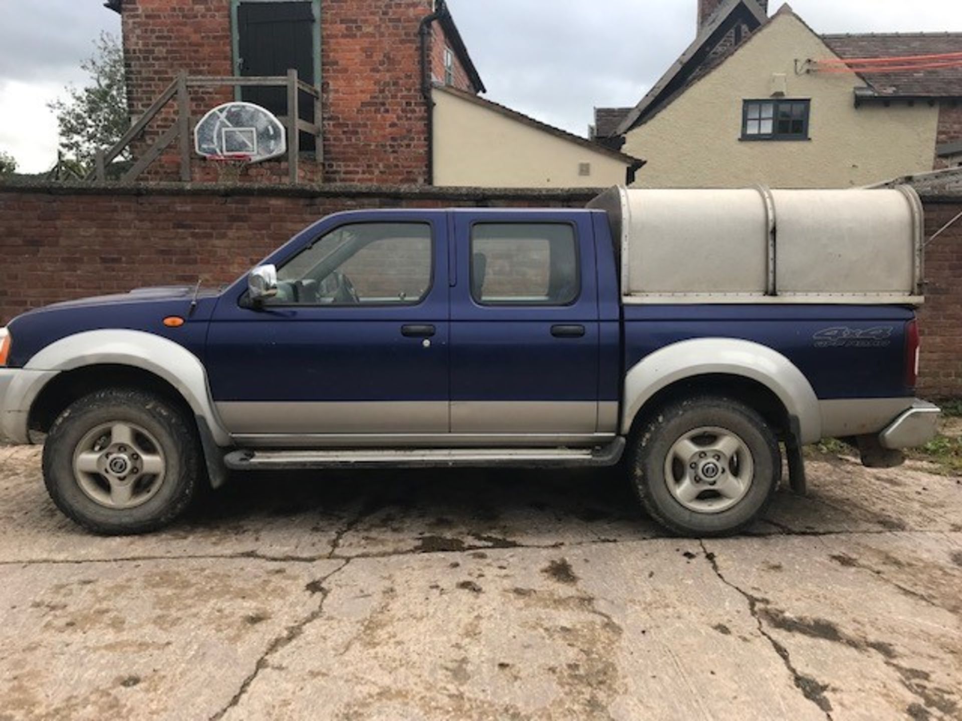 TWIN AXLE RIGID BODY NISSAN PICKUP - 2004 DIESEL - 4 DOOR WITH FULL BACK COVER- 6DISC CD PLAYER - Image 2 of 11