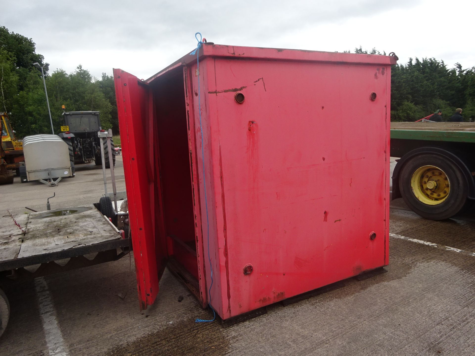 RED LOCKUP CONTAINER - Image 2 of 2