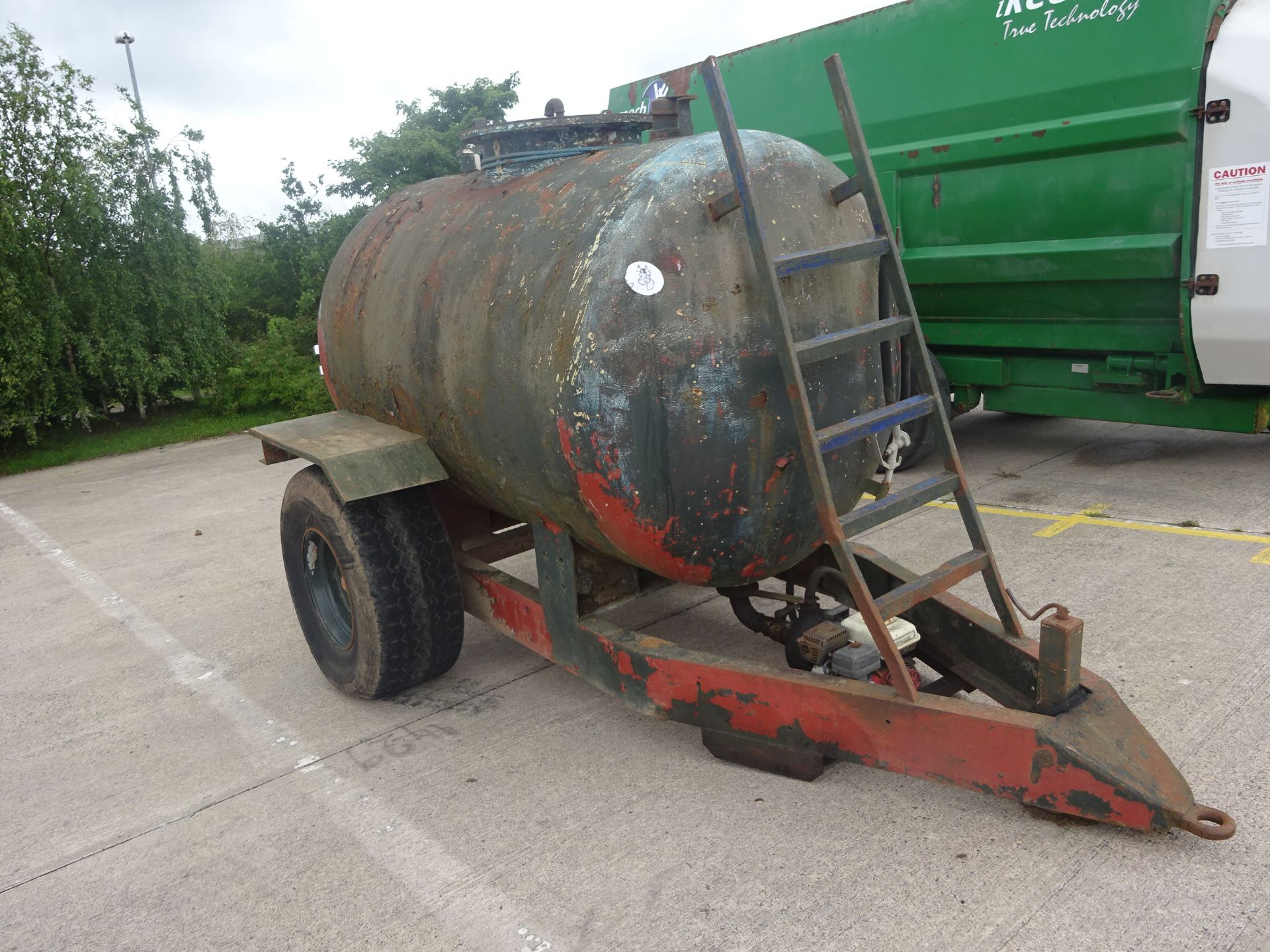 3000 GAL DIESEL TANK ON WHEELS