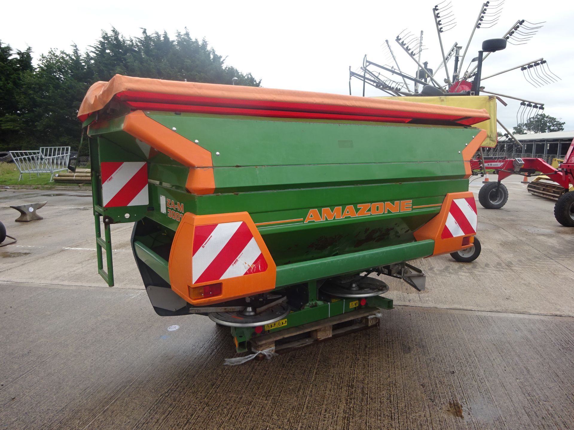 AMAZONE ZAM 3001 FERT SPREADER C/W WEIGH CELL & BOX