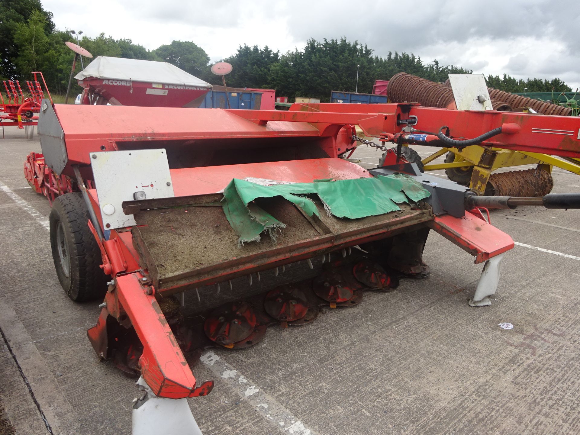 KUHN FC303 YGL MOWER CONDITIONER 2003 - Image 4 of 4