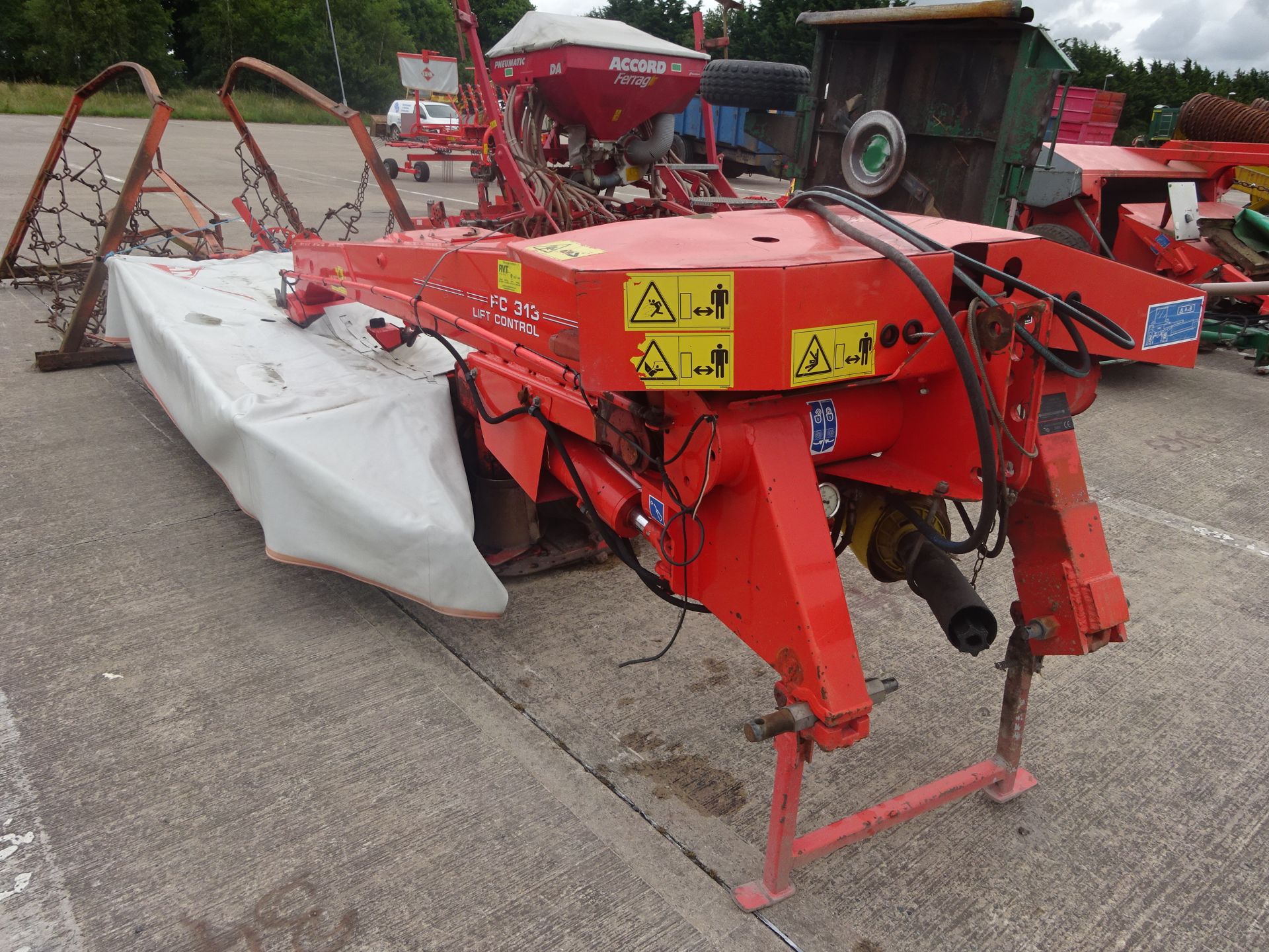 2002 KUHN FC313 REAR MOWER CONDITIONER - Image 3 of 3