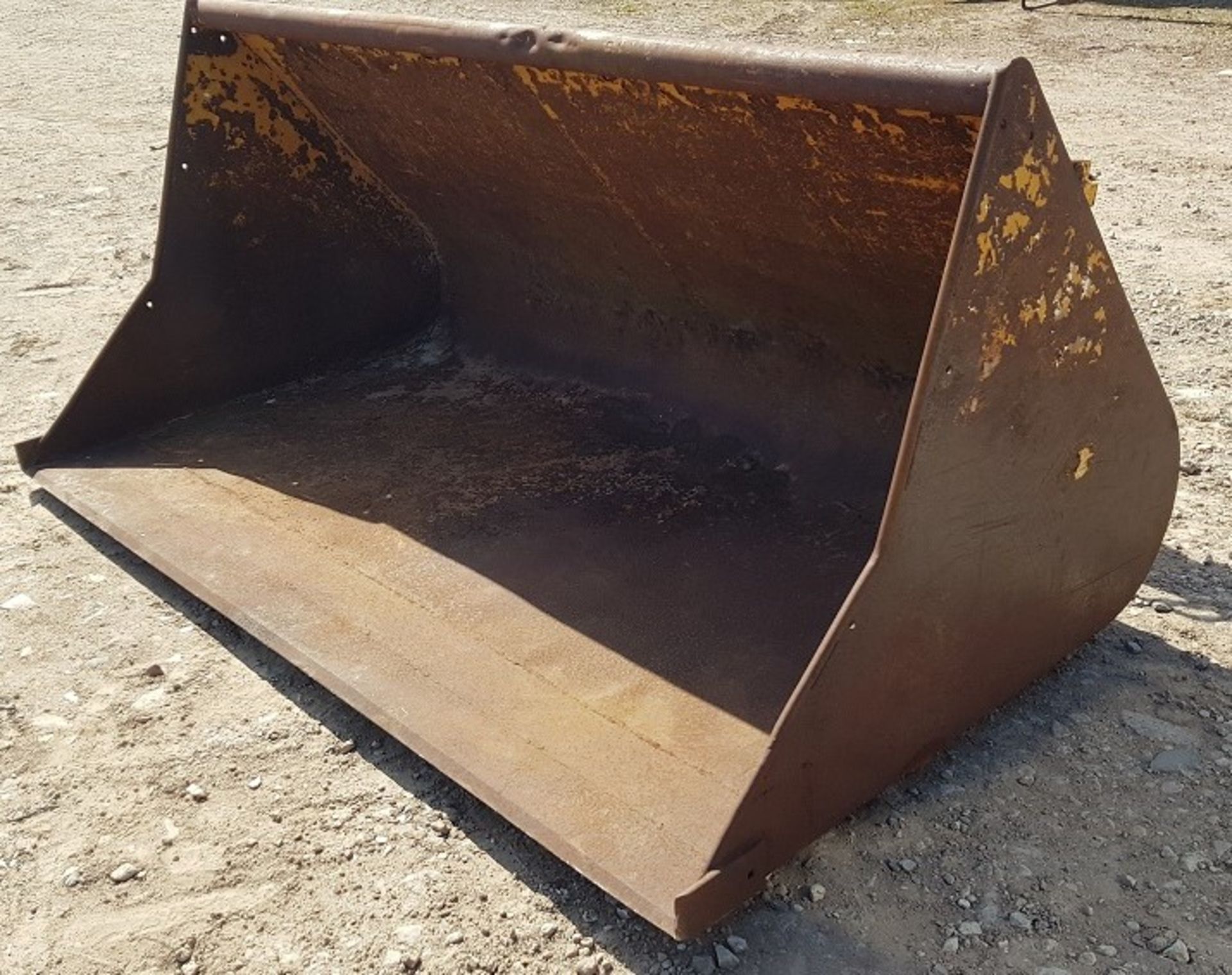 8FT SANDERSON TIP GRAIN BUCKET - Image 5 of 6