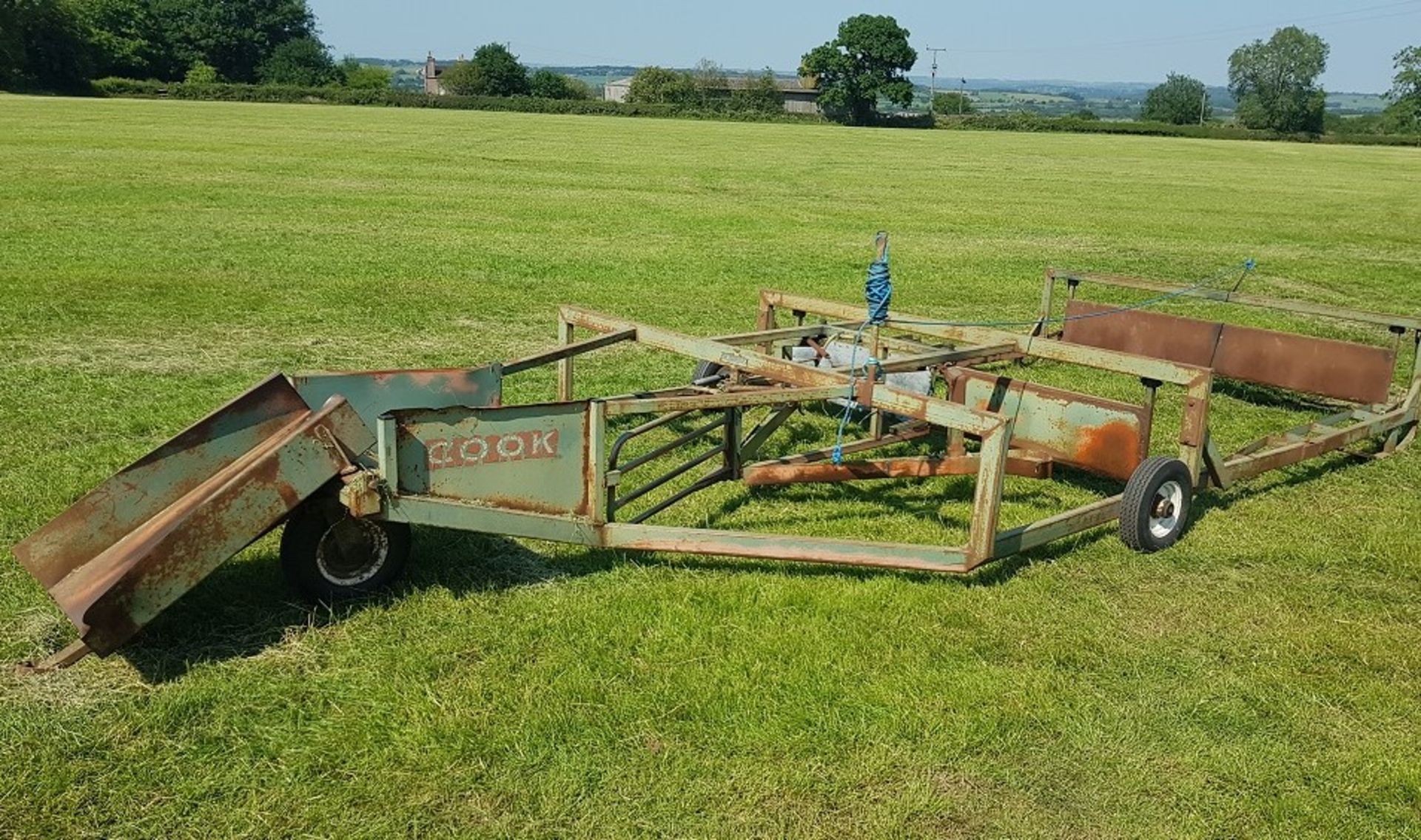 COOKS FLAT 8 WINDROWER BALE SLEDGE - Image 2 of 4