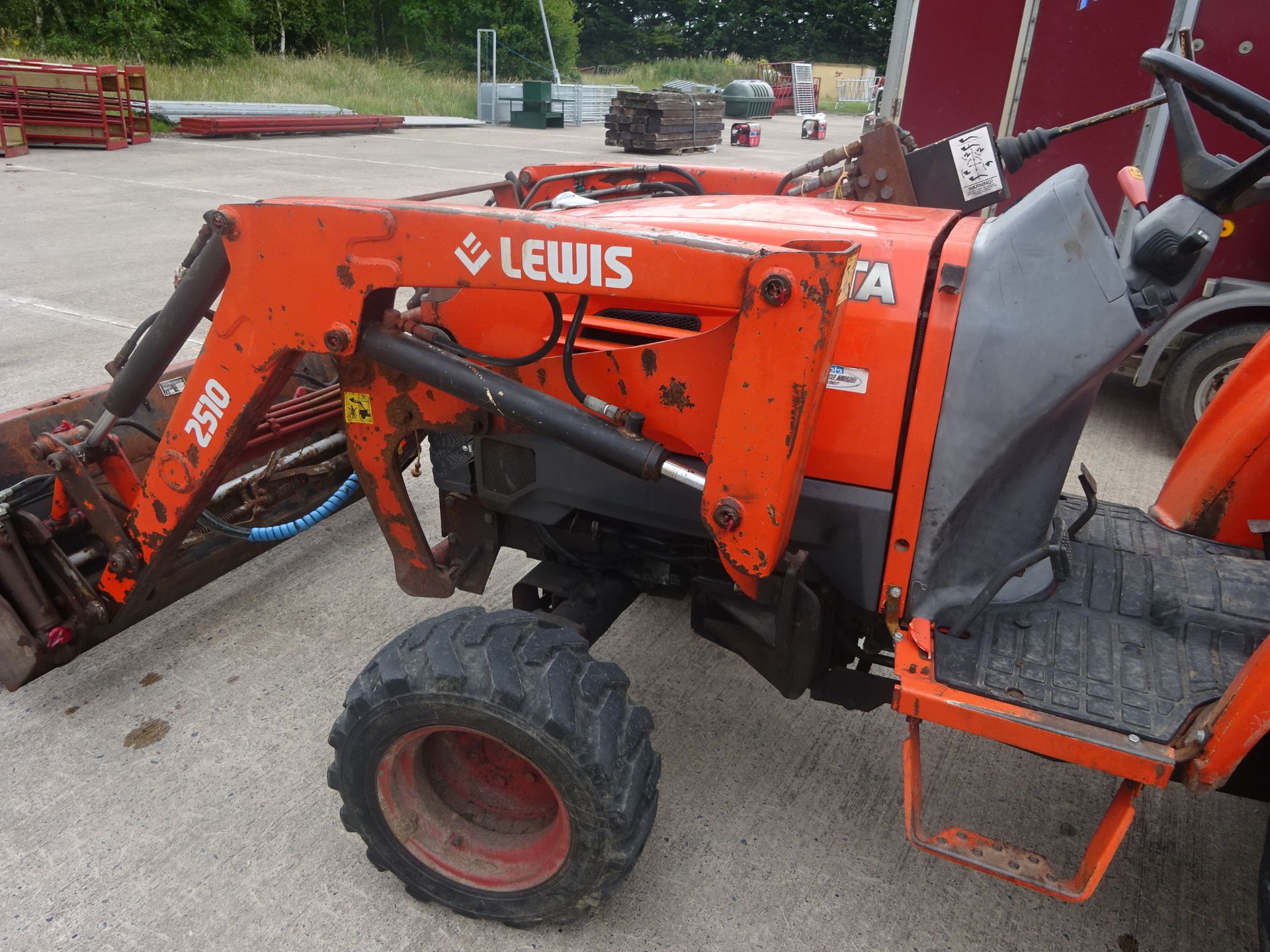 KUBOTA STV 32 TRACTOR C/W LEWIS LOADER GWO - Image 5 of 5