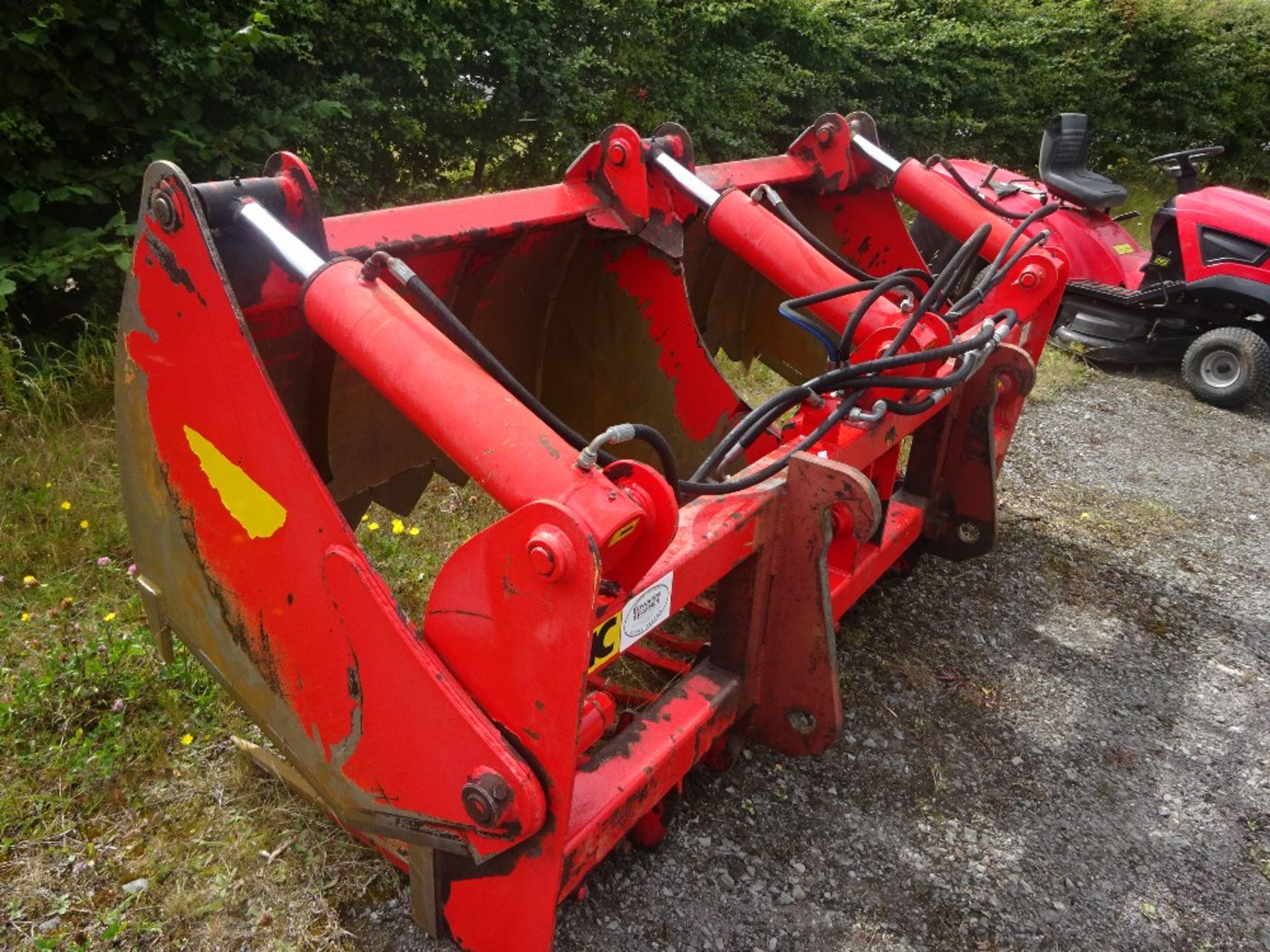 NC 7 6" TRIPLE RAM SHEAR GRAB ON CLASS NC 7 6' TRIPLE RAM SHEAR GRAB ON CLASS BRACKETS