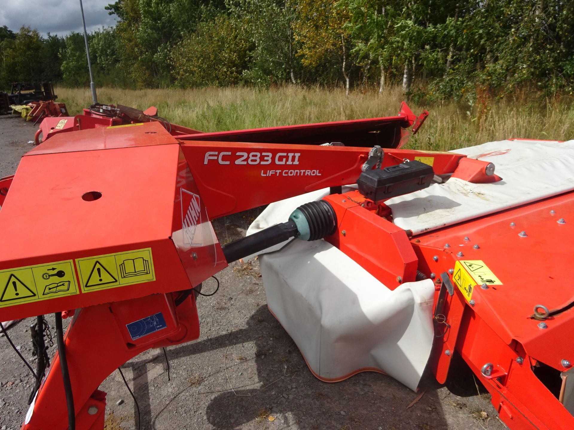 2011 KUHN FC 283 G11-FF 9FT REAR MOUNTED MOWER S/N L0207 - Image 2 of 3