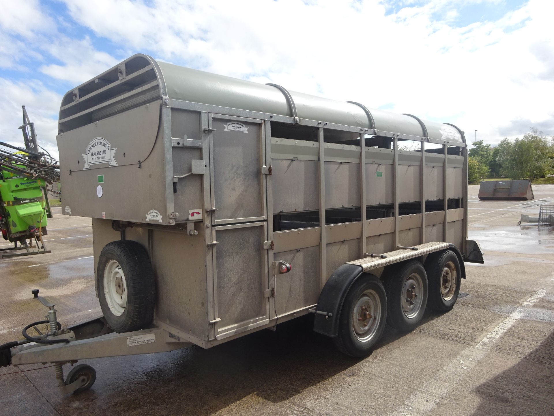 GRAHAM EDWARDS 14FT TRIAXLE STOCK TRAILER C/W DECKS - Image 2 of 3