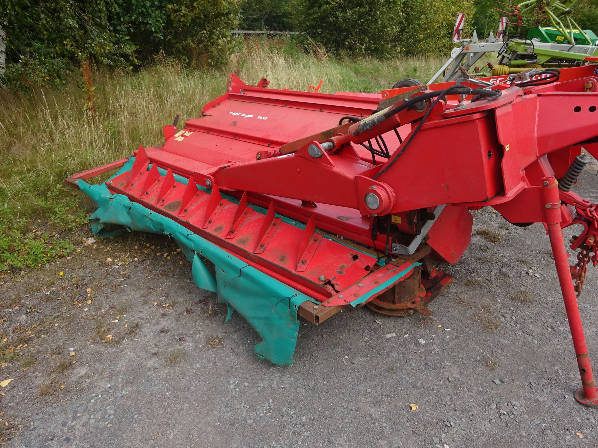 KVERNLAND 3132 10FT REAR MOUNTED MOWER S/N 387795 - Image 3 of 3