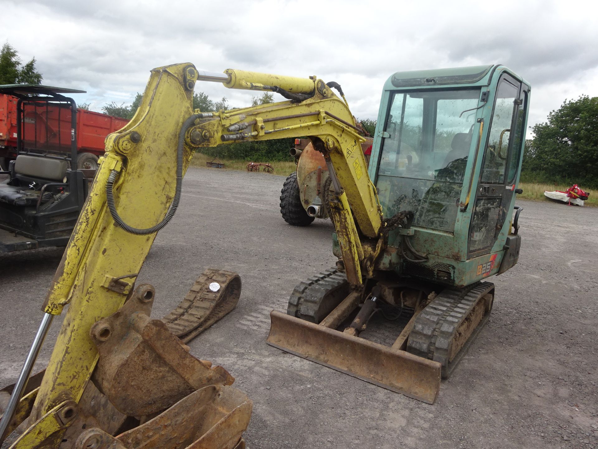YANMAR 2.6T TRACKED DIGGER C/W 3 BUCKETS SPARE TRACK 4500 HOURS - Image 6 of 7