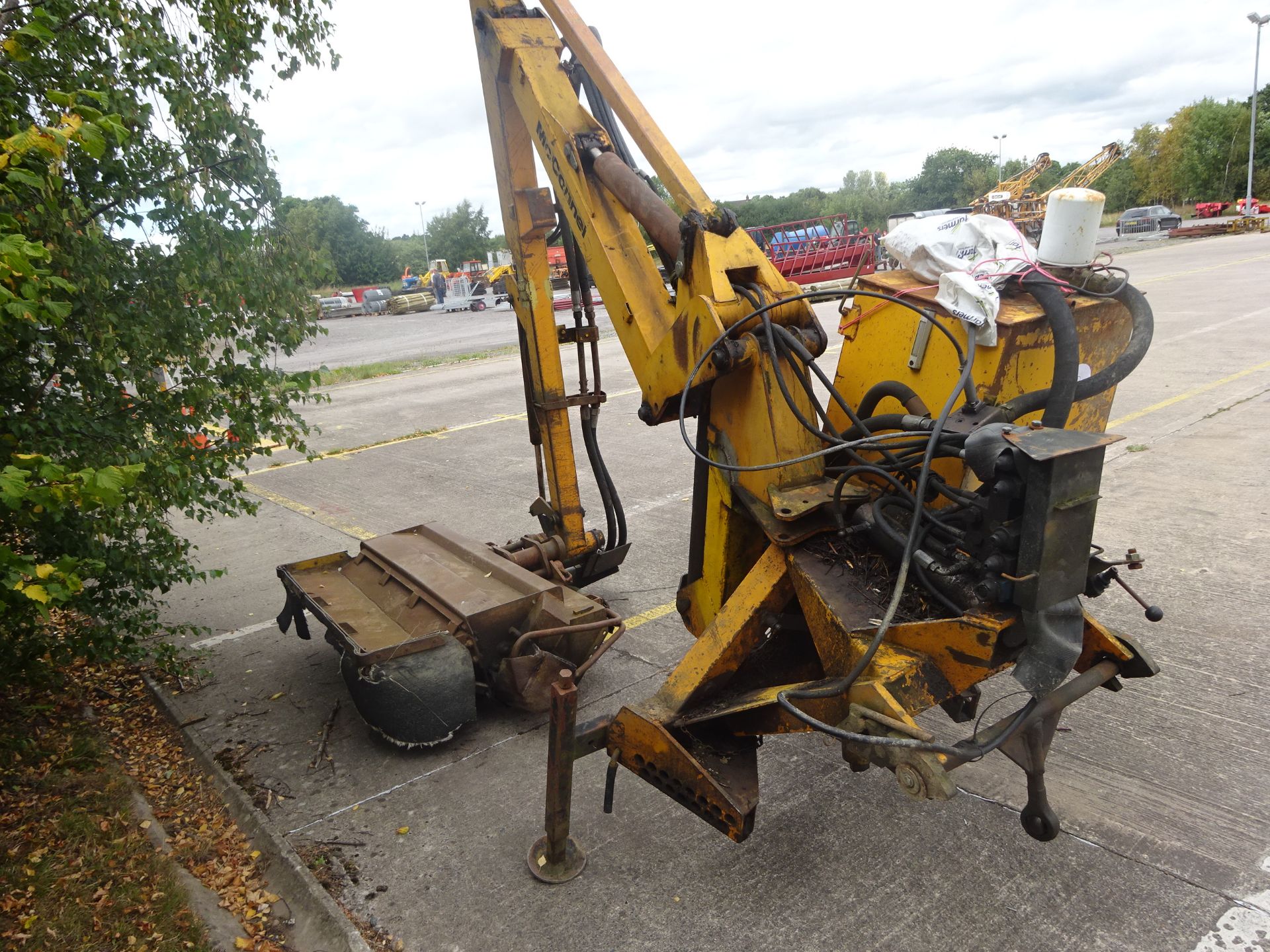 McCONNELL HIGH REACH HEDGE CUTTER 3 POINT LINKAGE, ELECTRIC CONTROL BOX USED THIS YEAR - Image 2 of 2