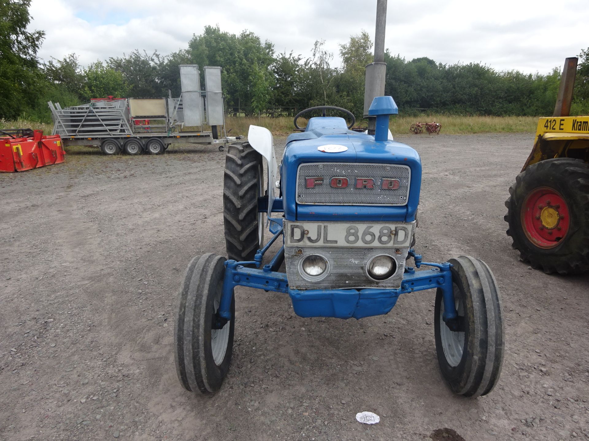 FORD 3000 VITAGE TRACTOR REGISTERED NO V5 - Image 2 of 5