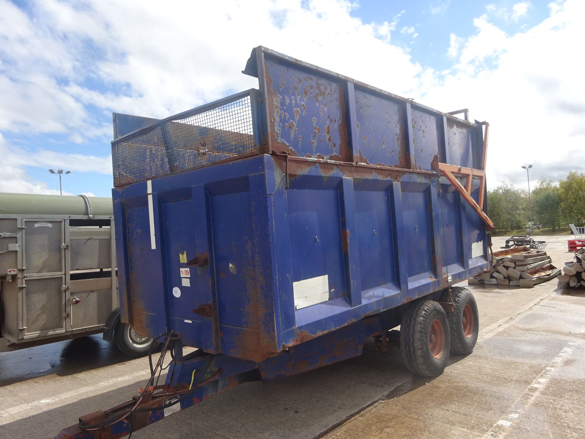KEN WOOTON 8T SILAGE TRAILER - Image 2 of 2
