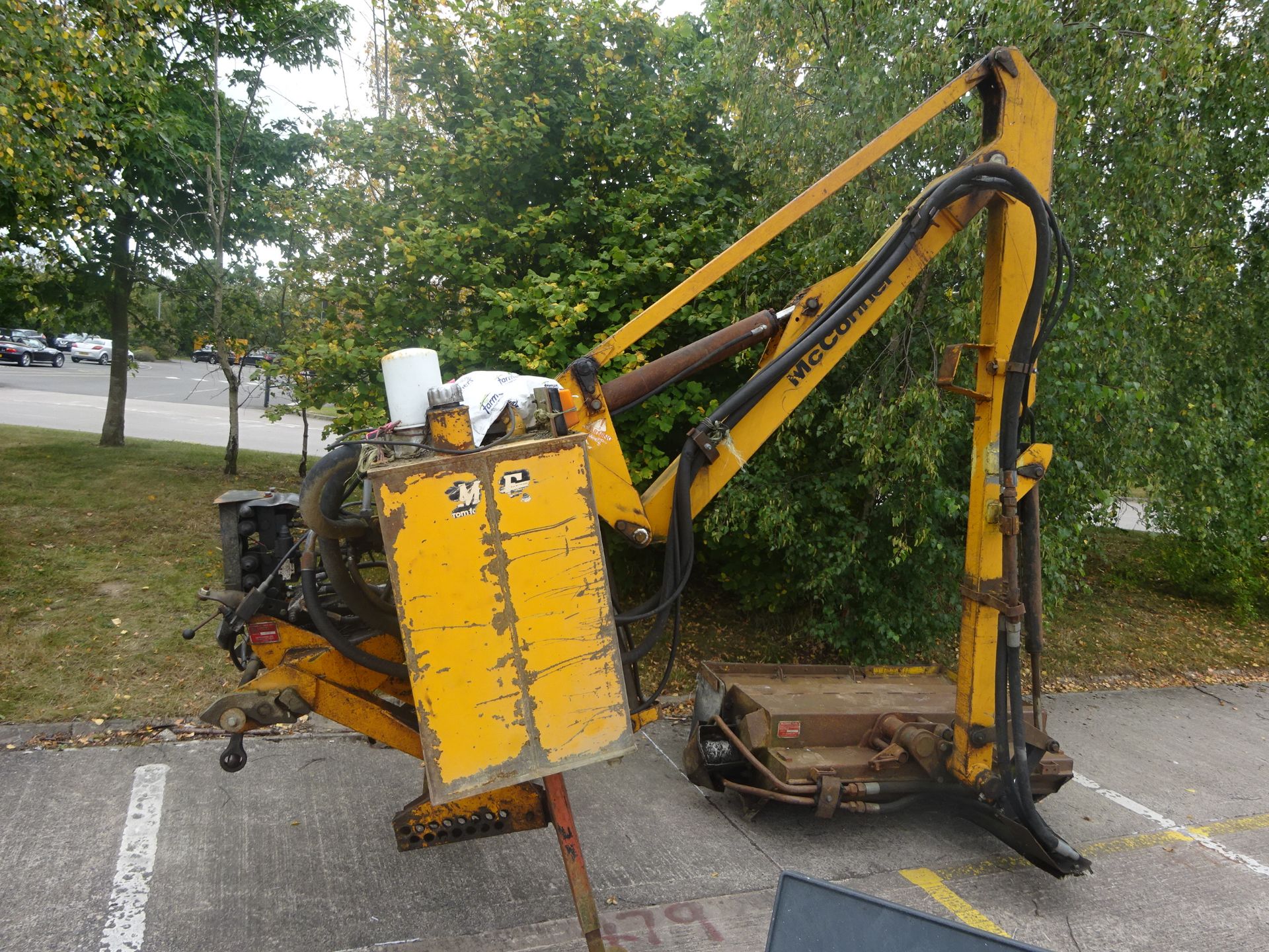 McCONNELL HIGH REACH HEDGE CUTTER 3 POINT LINKAGE, ELECTRIC CONTROL BOX USED THIS YEAR