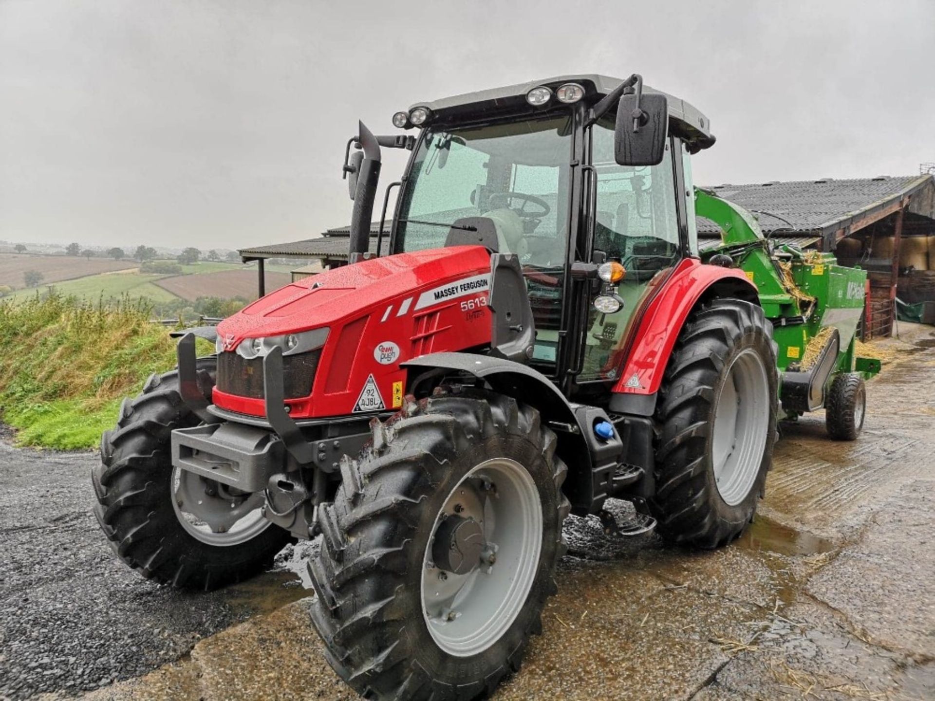 MASSEY FERGUSON 5613 DYNA 6 4WD TRACTOR FRONT SUSPENSION, EFFICIENT RANGE,/W LOADER BRACKETS AND - Image 2 of 3