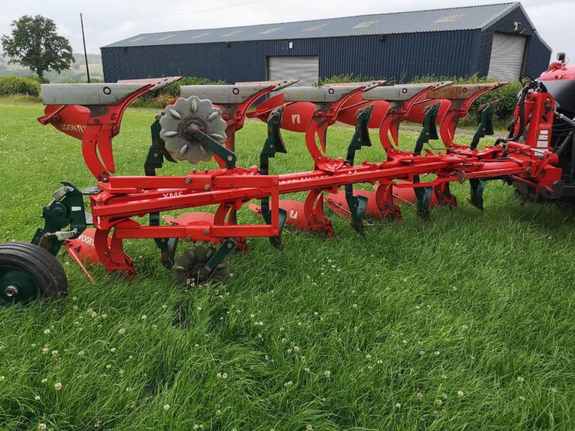 VOGEL NOOT XMS9SO VARIO PLOUGH AJ80 C/W MAIZE SKIMMERS, REAR DISC,HYD VARI WIDTH,HYD FRONT FURROW