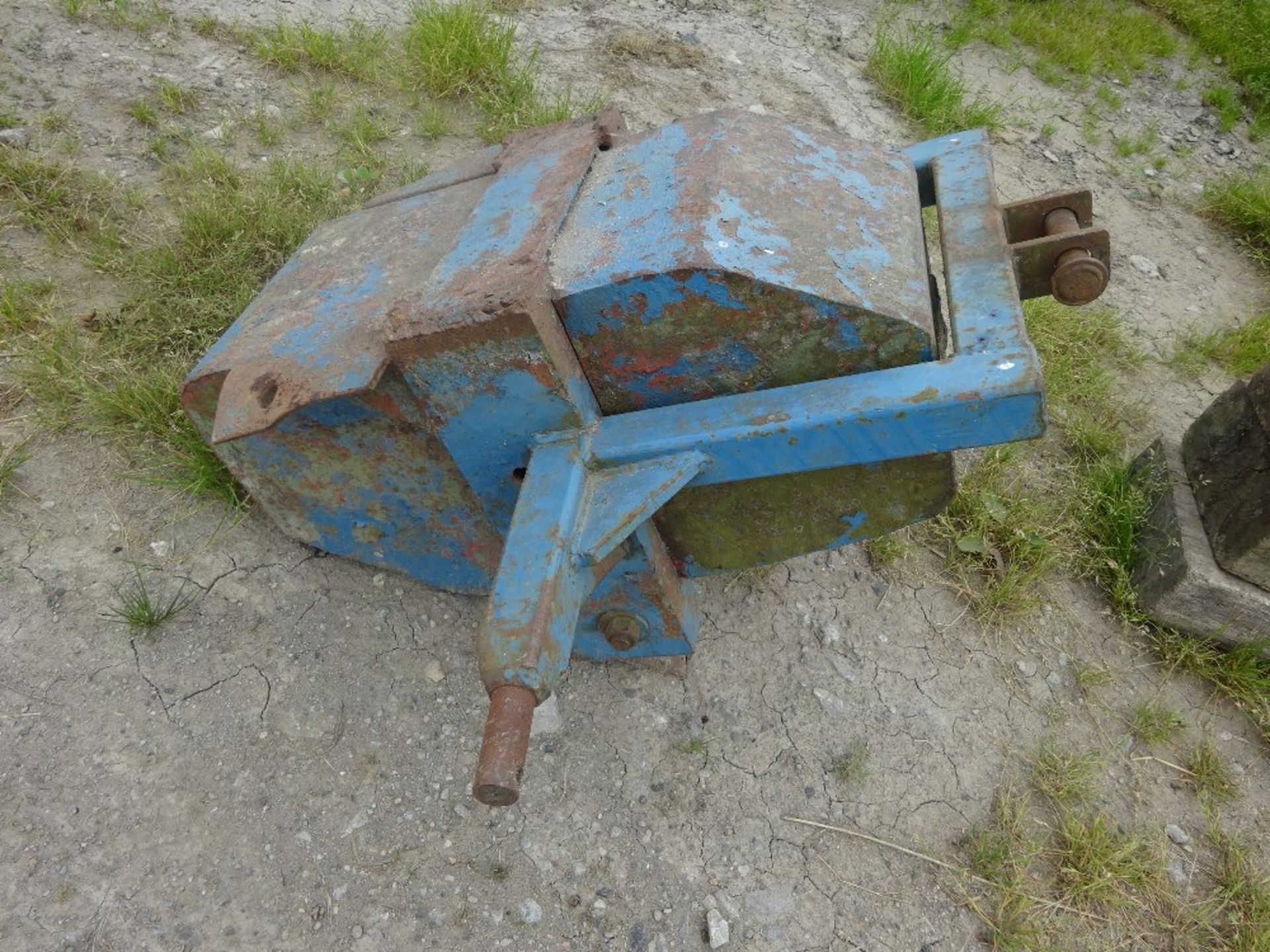 TRACTOR FRONT WEIGHT BLOCK