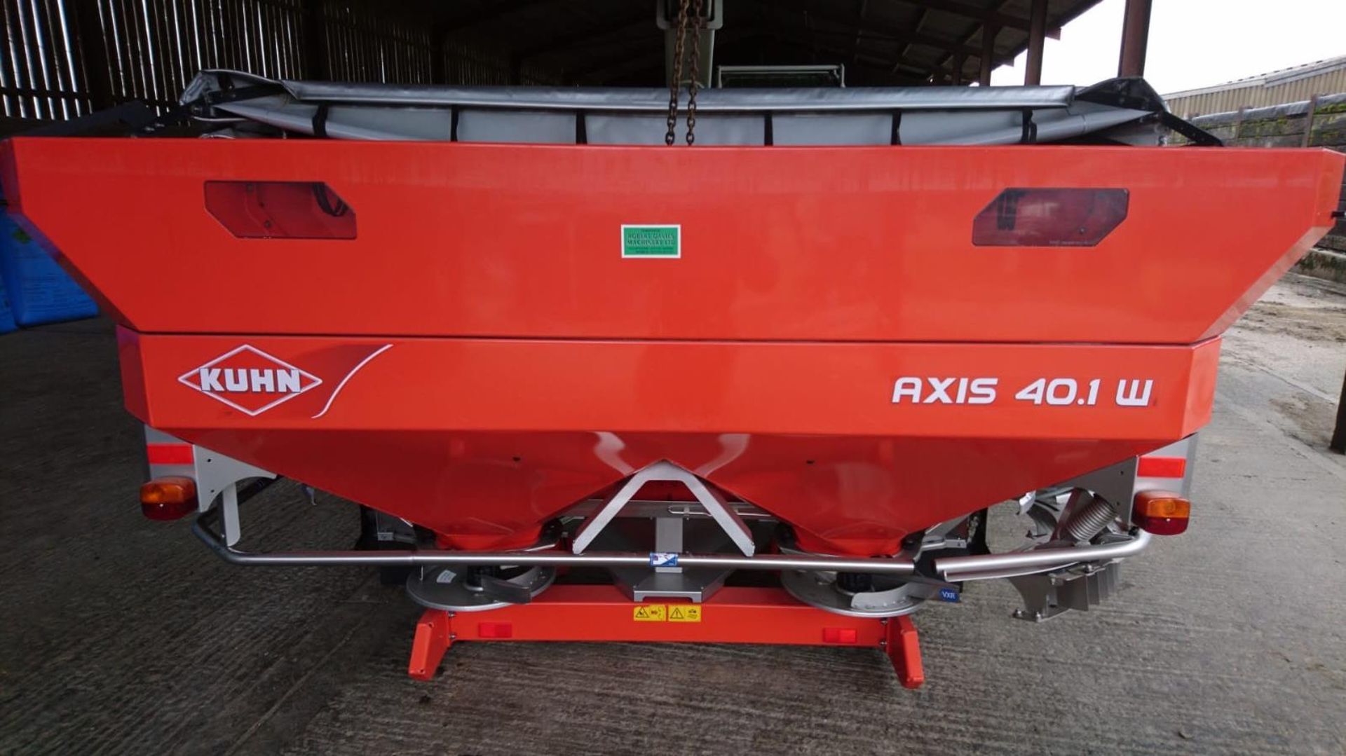 KUHN AXIS 40.1W FERTILISER SPINNER WITH WEIGHT CELLS 2010 - Image 3 of 3