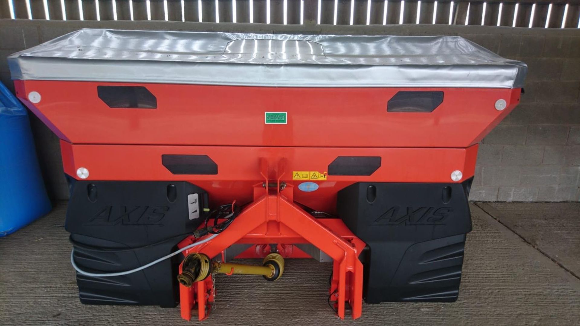 KUHN AXIS 40.1W FERTILISER SPINNER WITH WEIGHT CELLS 2010 - Image 2 of 3