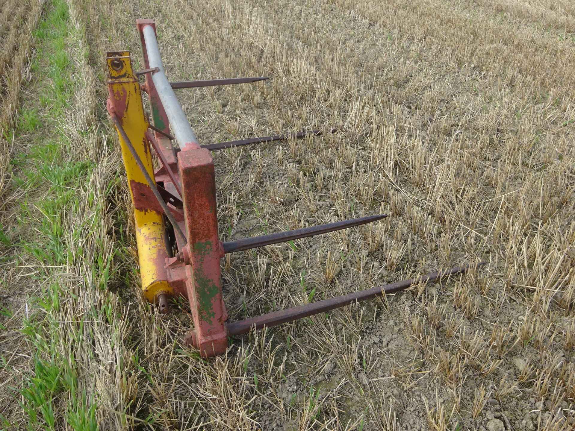 TRACTOR MOUNTED BALE SPIKES - Image 2 of 2